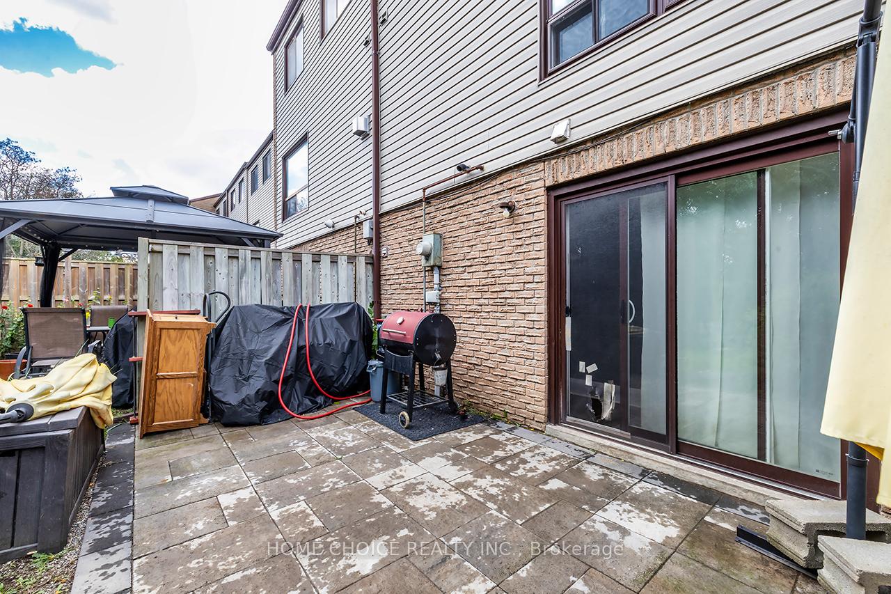 Photo 34 of 51 Park Lane Circle E, Clarington, Bowmanville — HOMEH