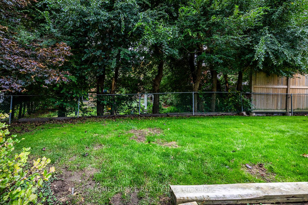 Photo 35 of 51 Park Lane Circle E, Clarington, Bowmanville — HOMEH