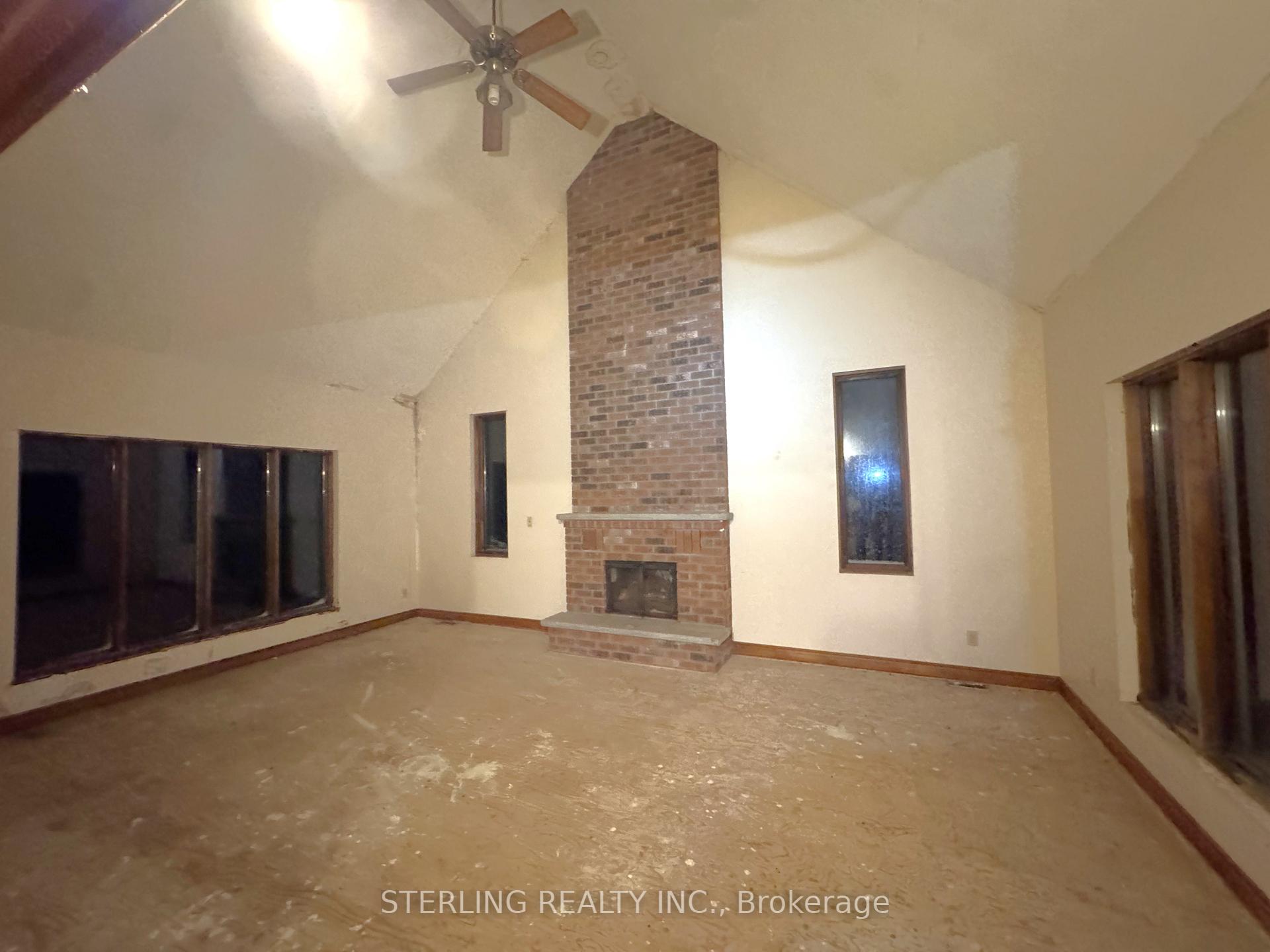 Photo 3 of 3976 Lakeshore Road, Clarington, Rural Clarington — HOMEH