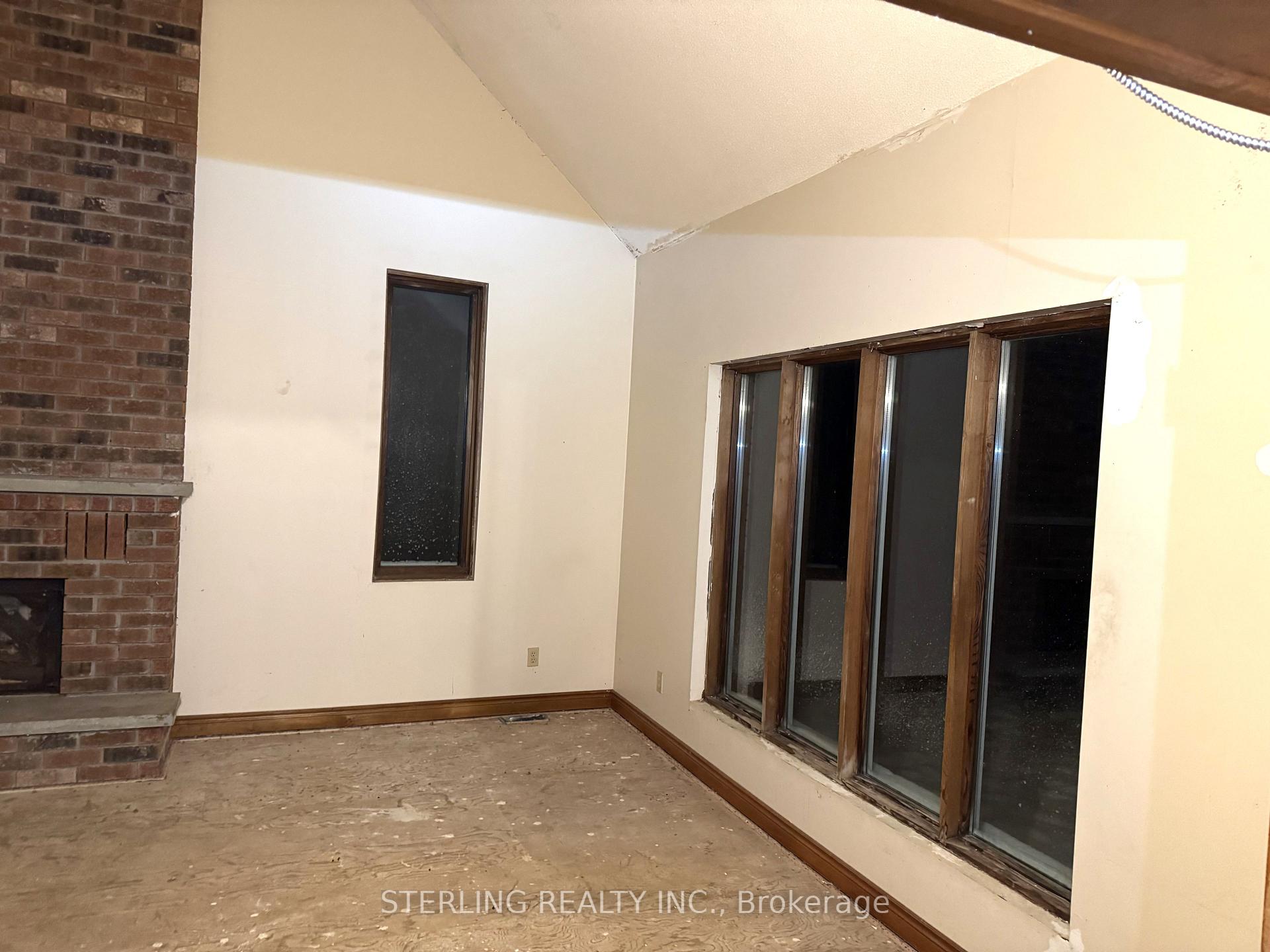 Photo 4 of 3976 Lakeshore Road, Clarington, Rural Clarington — HOMEH