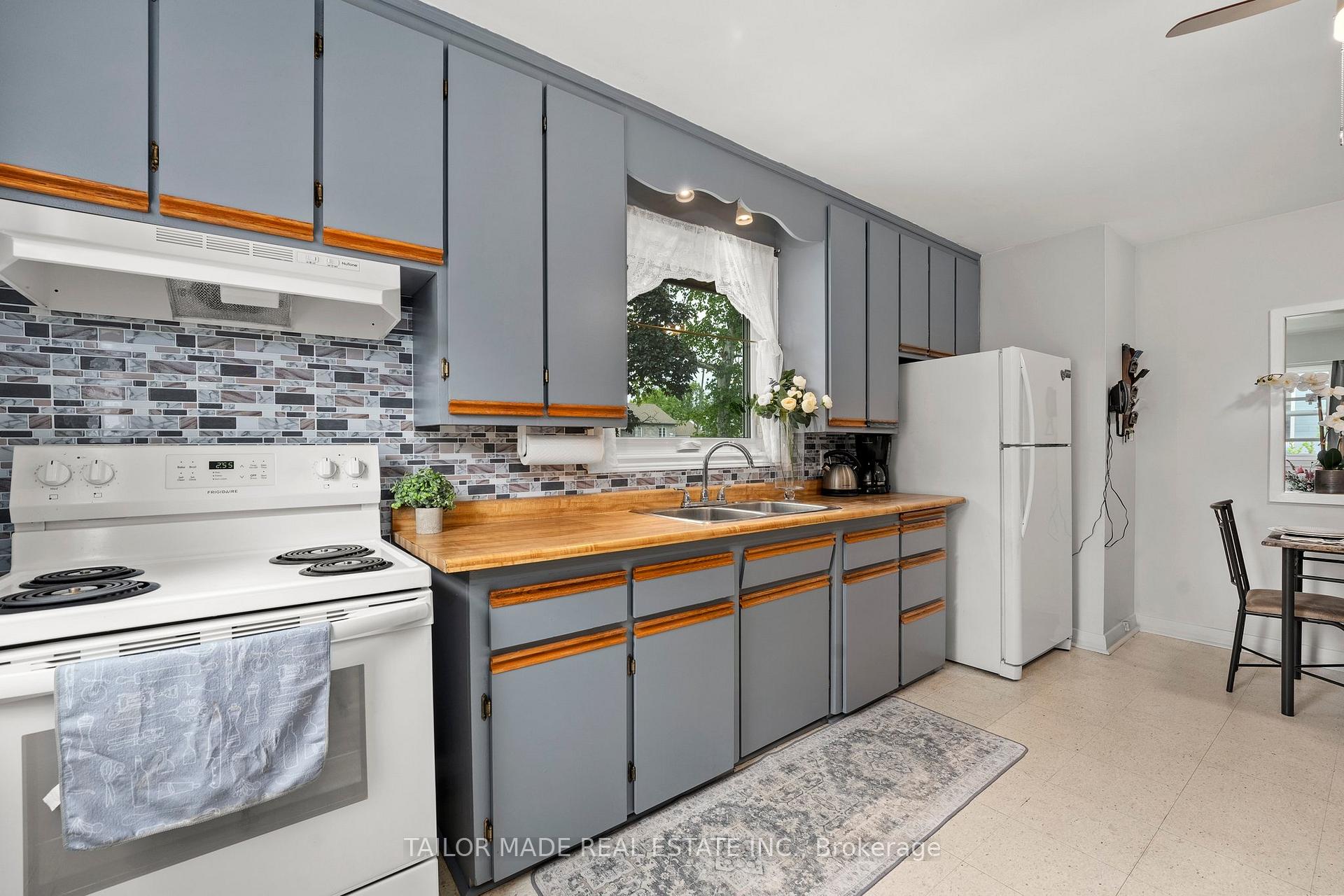 Photo 6 of 159 Murphy Road W, Essa, Baxter — HOMEH