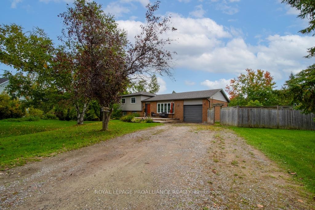 Photo 2 of 939 Alexander Drive, Cavan Monaghan, Cavan Twp — HOMEH