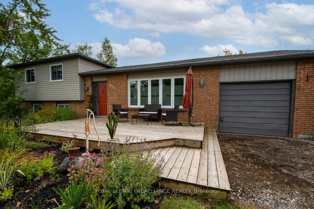 Photo 3 of 939 Alexander Drive, Cavan Monaghan, Cavan Twp — HOMEH