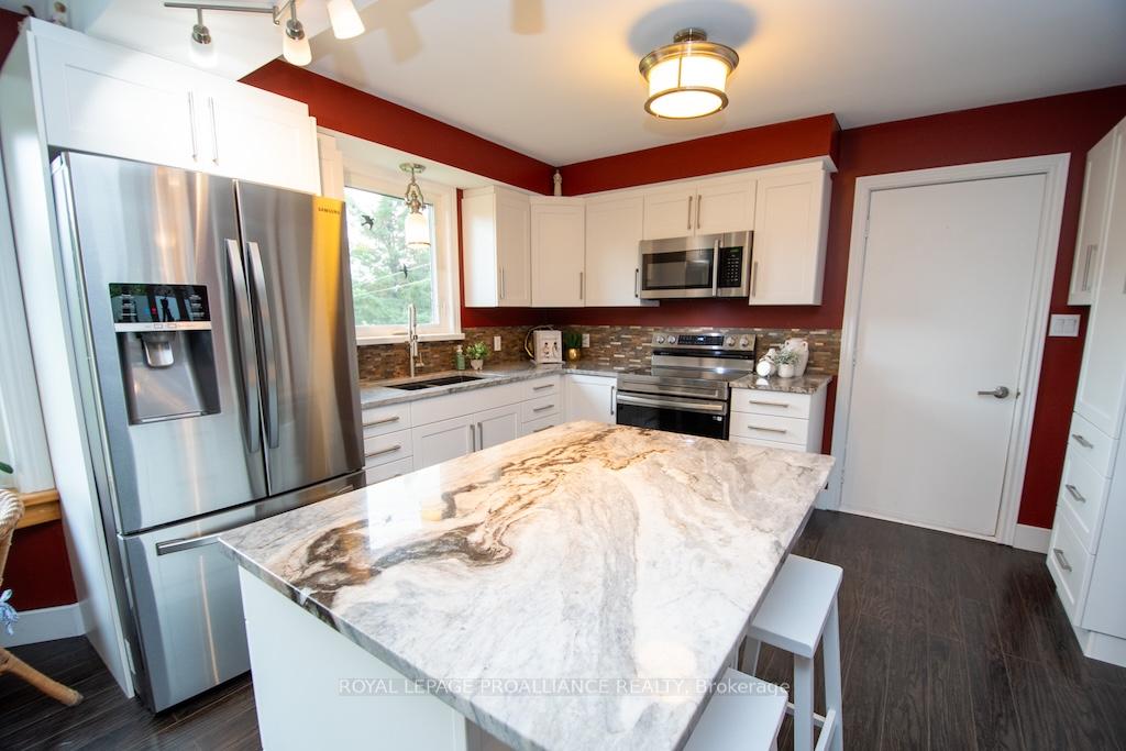 Photo 15 of 939 Alexander Drive, Cavan Monaghan, Cavan Twp — HOMEH