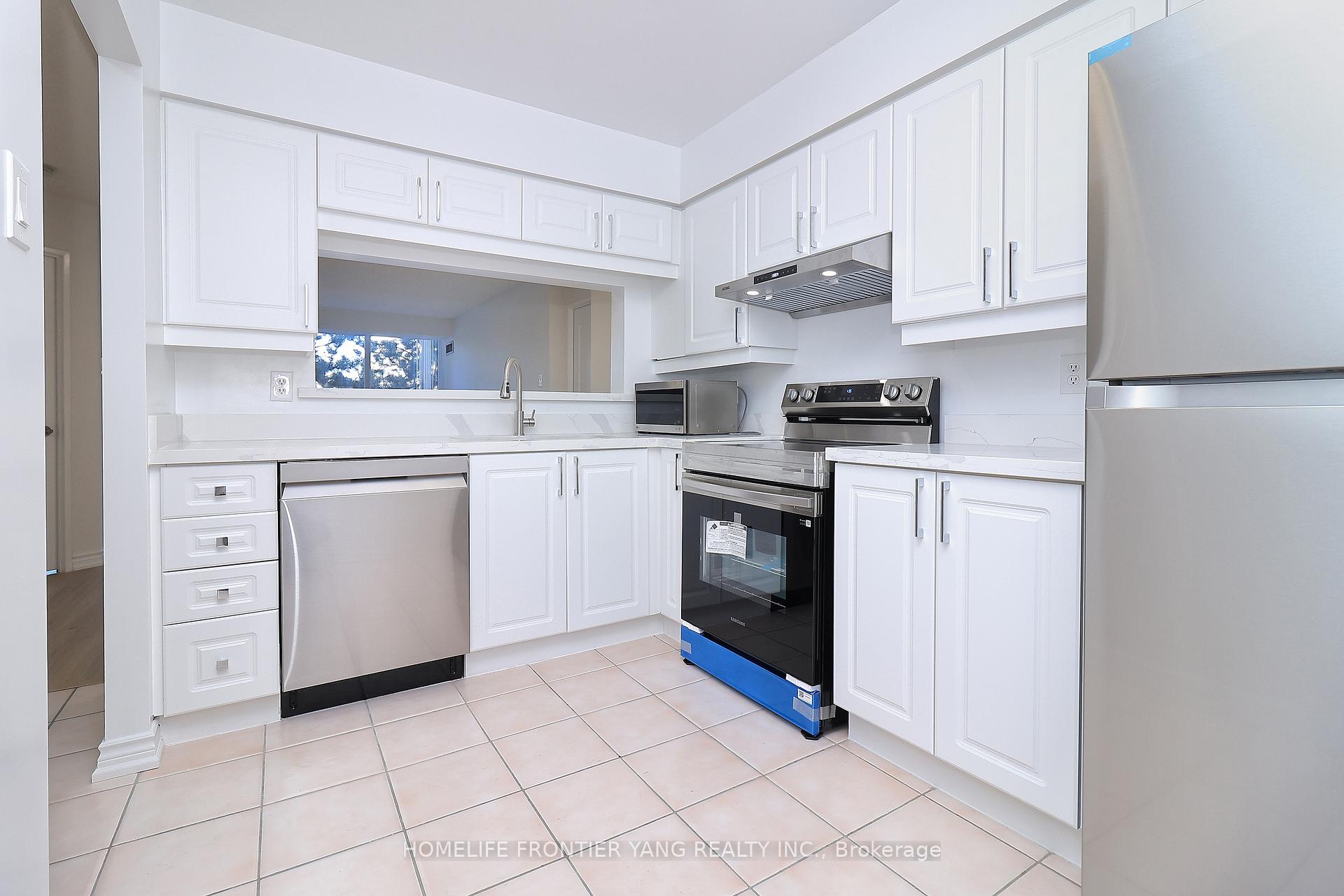 Photo 5 of Unit 303, 11 Townsgate Drive, Vaughan, Crestwood-Springfarm-Yorkhill — HOMEH