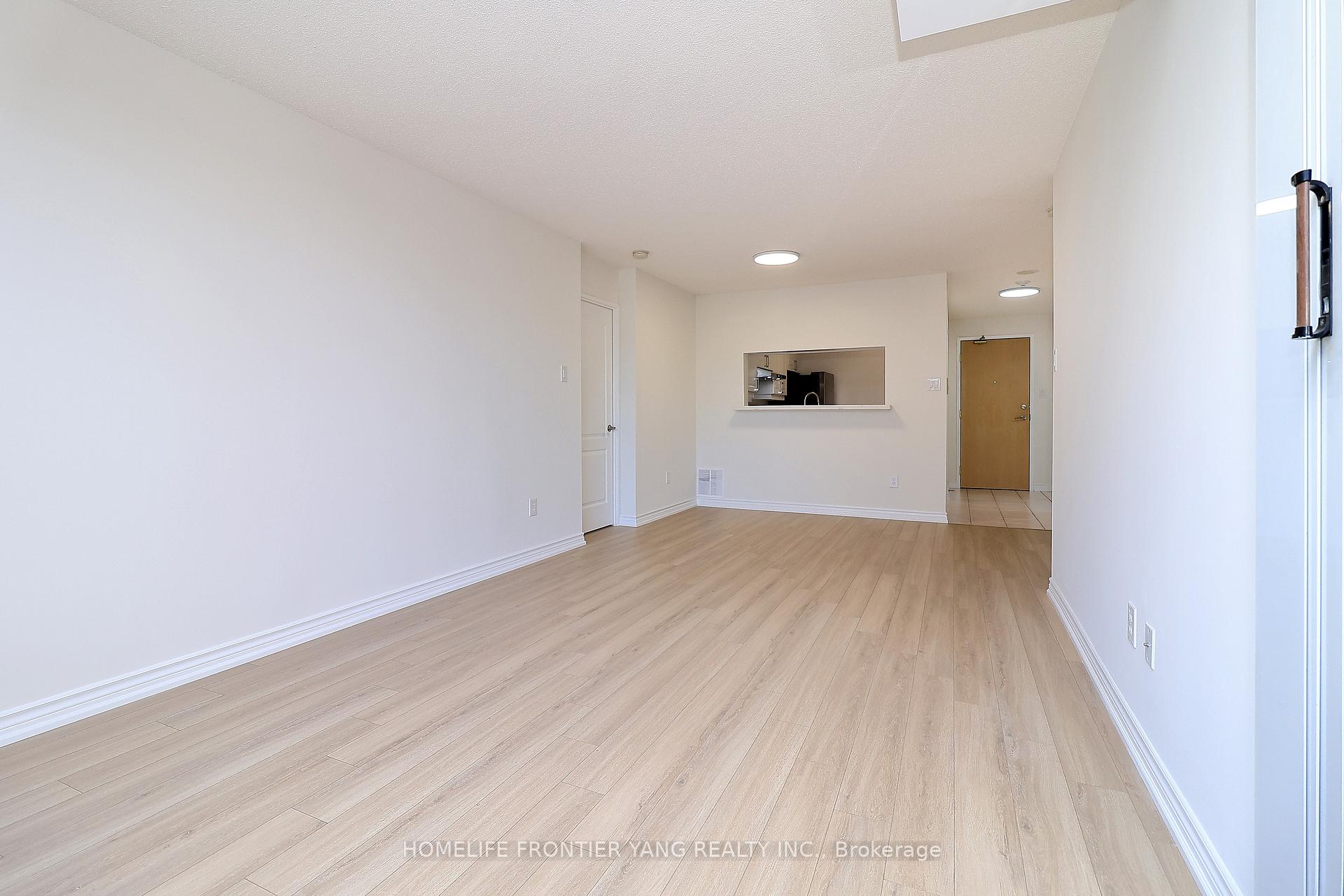 Photo 6 of Unit 303, 11 Townsgate Drive, Vaughan, Crestwood-Springfarm-Yorkhill — HOMEH