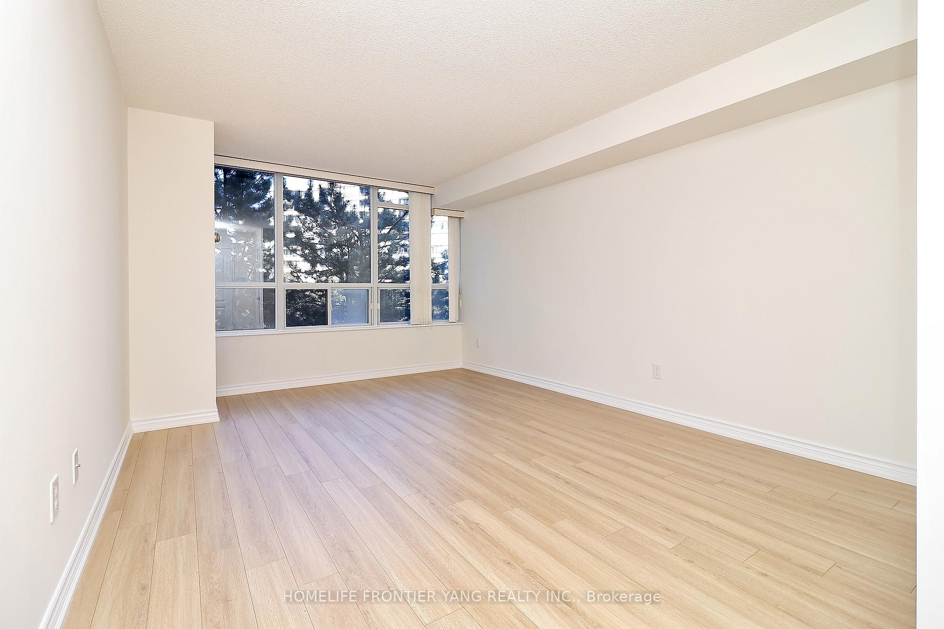 Photo 10 of Unit 303, 11 Townsgate Drive, Vaughan, Crestwood-Springfarm-Yorkhill — HOMEH