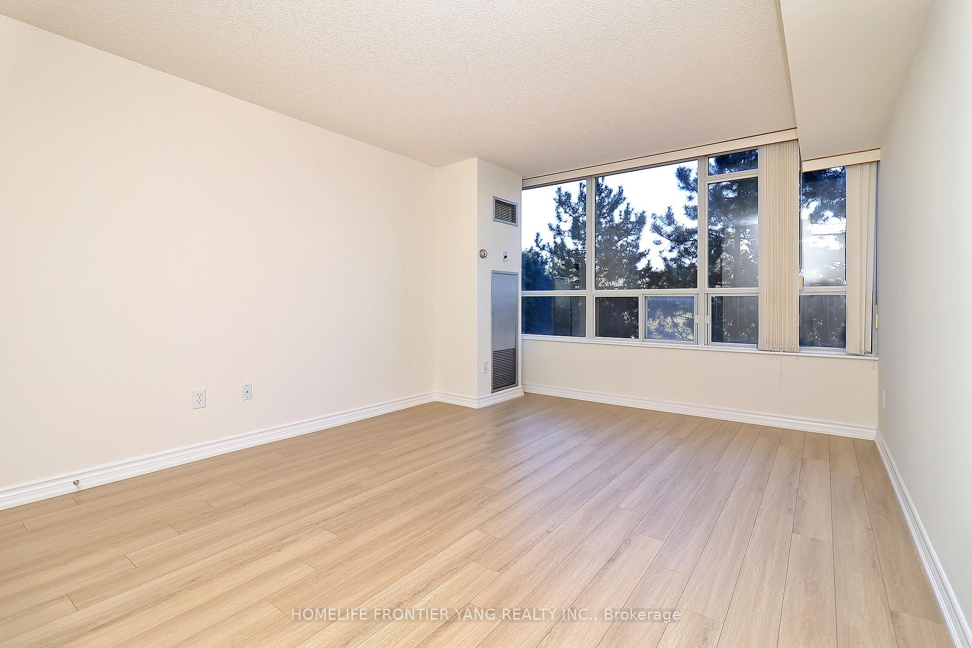 Photo 11 of Unit 303, 11 Townsgate Drive, Vaughan, Crestwood-Springfarm-Yorkhill — HOMEH