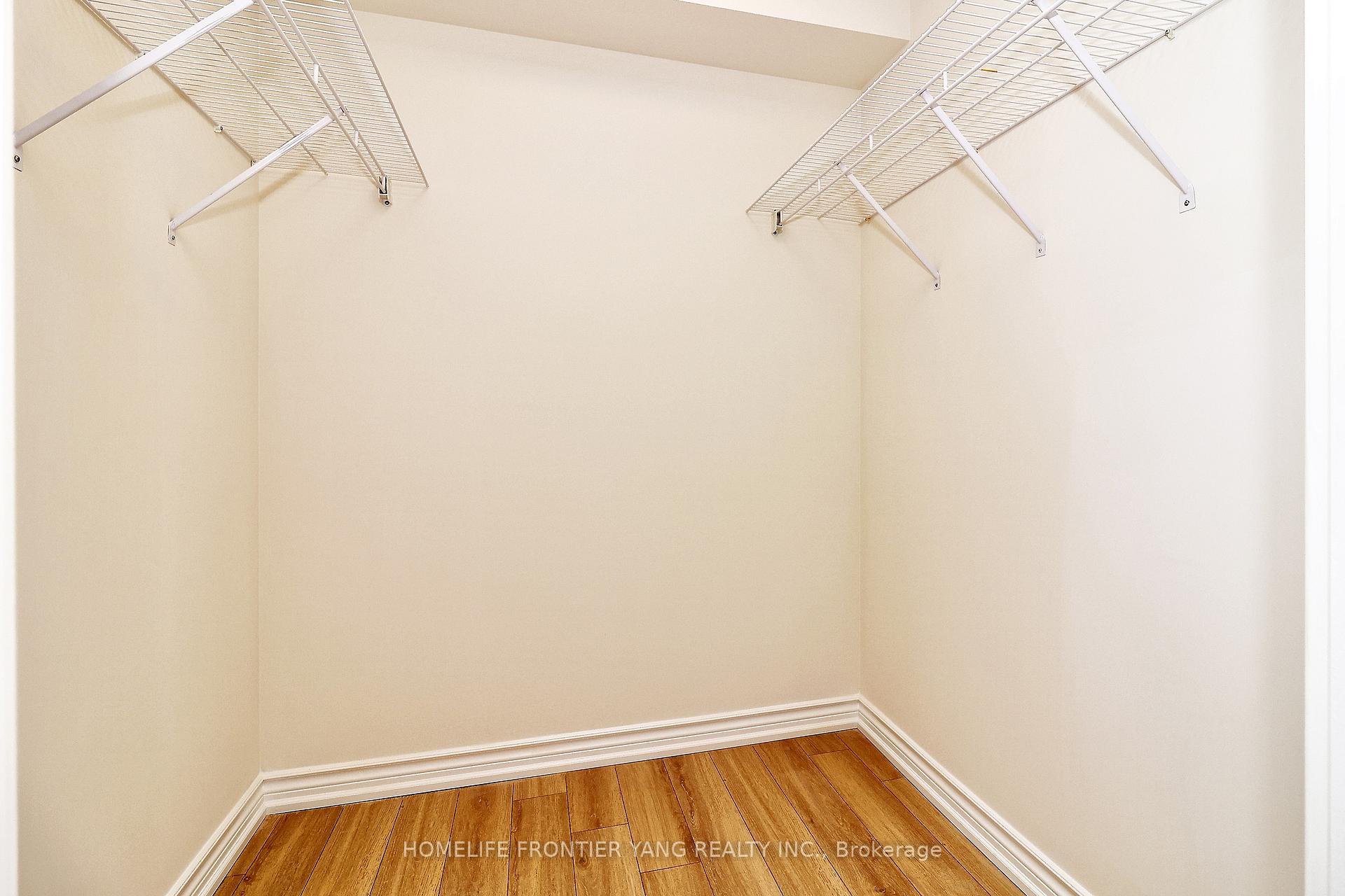 Photo 13 of Unit 303, 11 Townsgate Drive, Vaughan, Crestwood-Springfarm-Yorkhill — HOMEH