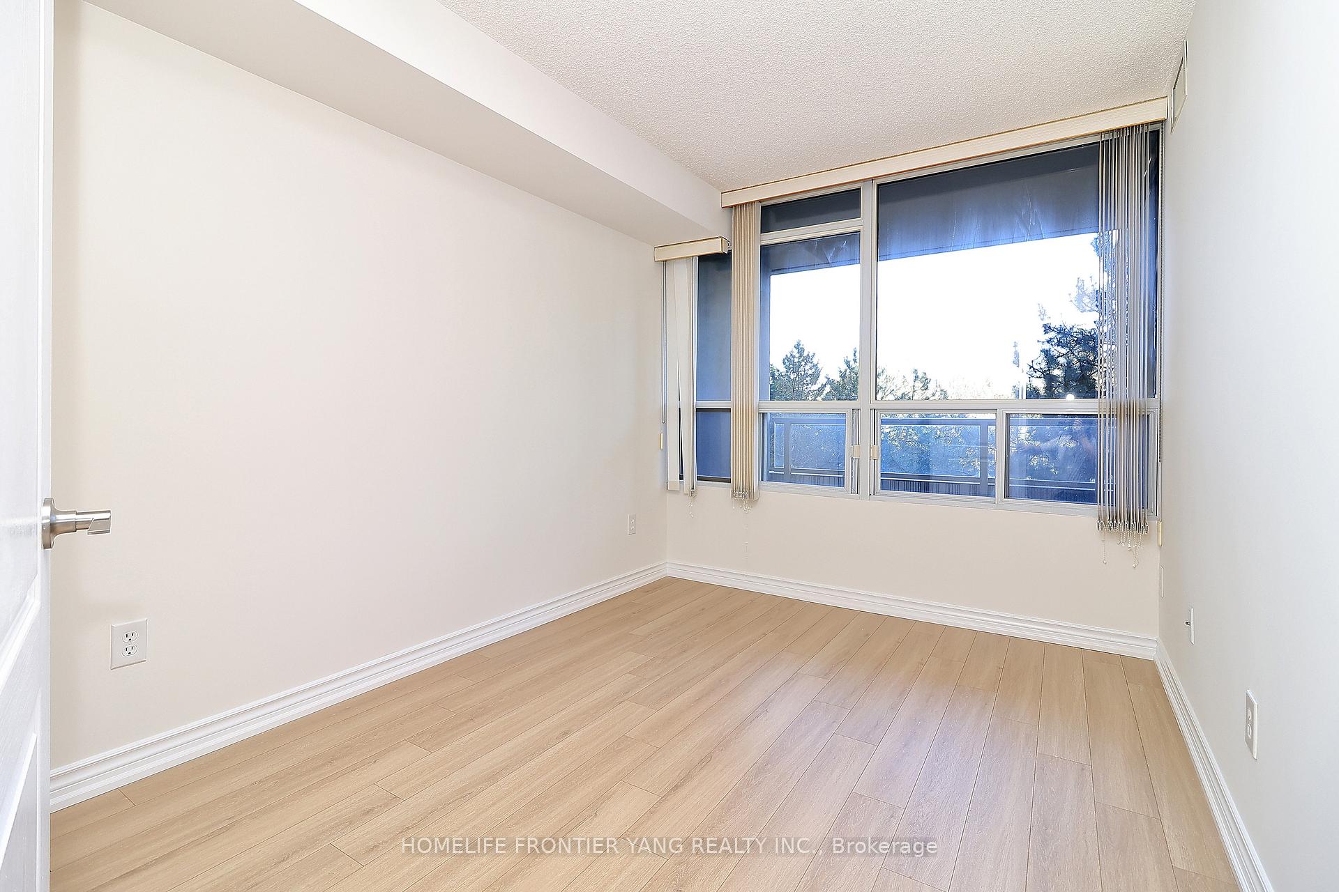 Photo 15 of Unit 303, 11 Townsgate Drive, Vaughan, Crestwood-Springfarm-Yorkhill — HOMEH