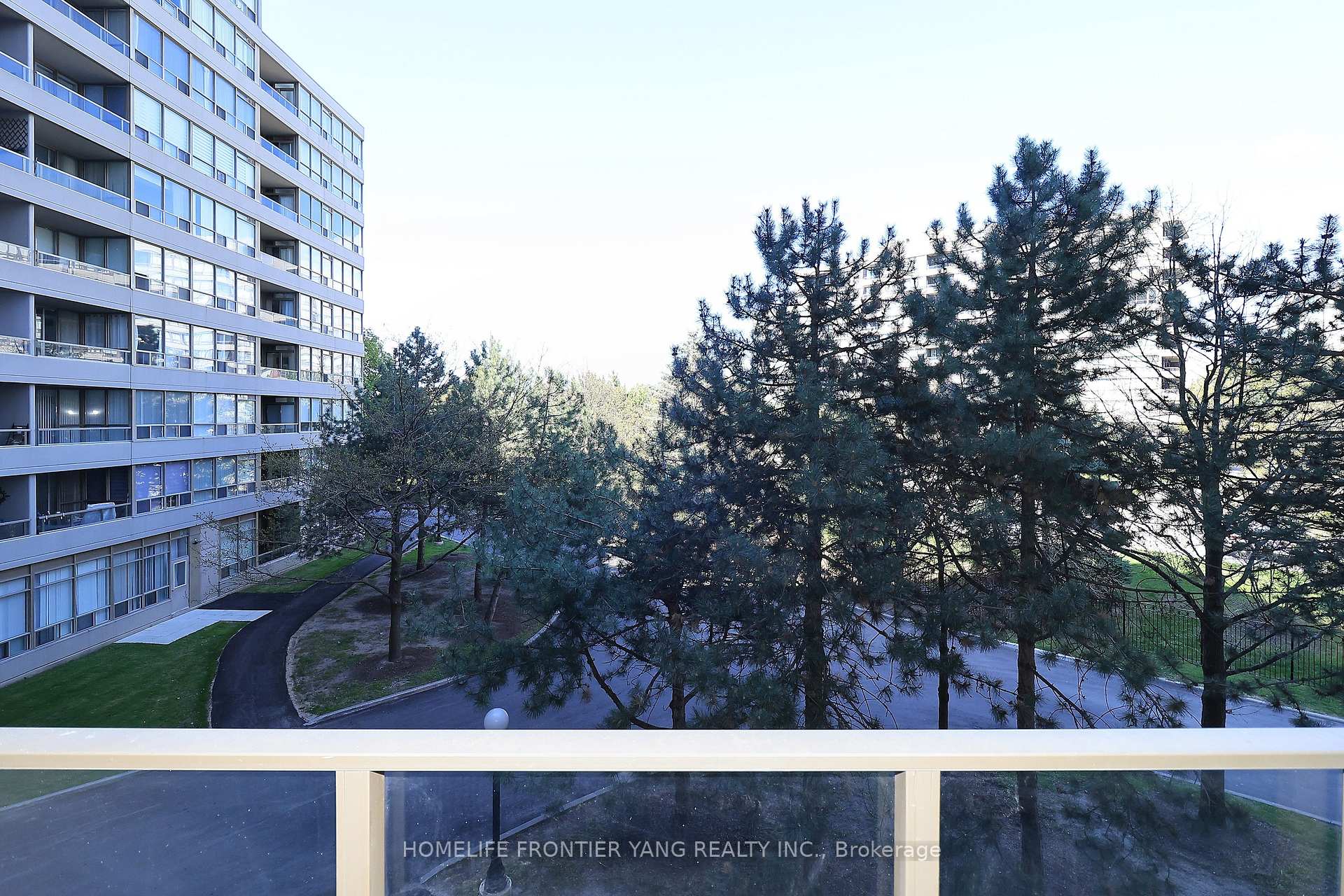 Photo 19 of Unit 303, 11 Townsgate Drive, Vaughan, Crestwood-Springfarm-Yorkhill — HOMEH