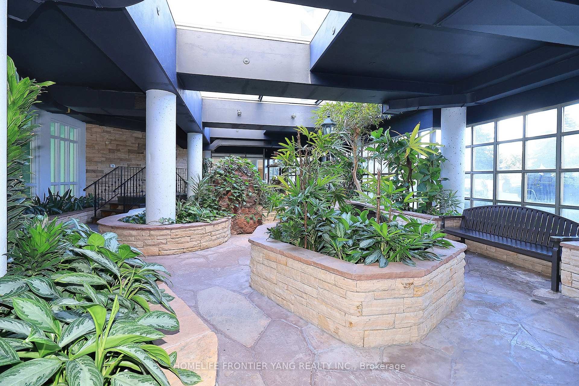 Photo 24 of Unit 303, 11 Townsgate Drive, Vaughan, Crestwood-Springfarm-Yorkhill — HOMEH