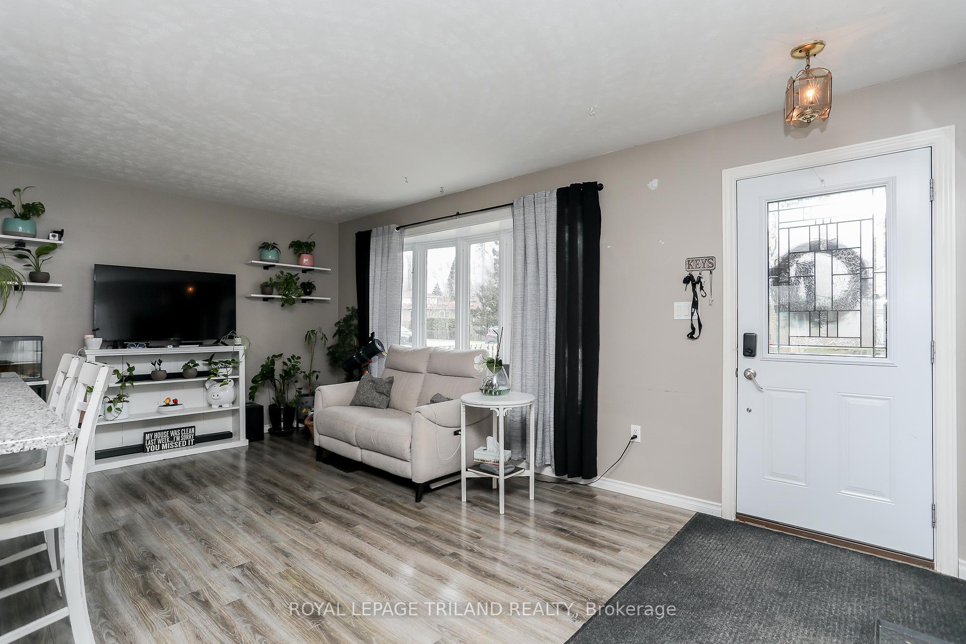 Photo 7 of 139 Coulter Avenue, Central Elgin, Rural Central Elgin — HOMEH