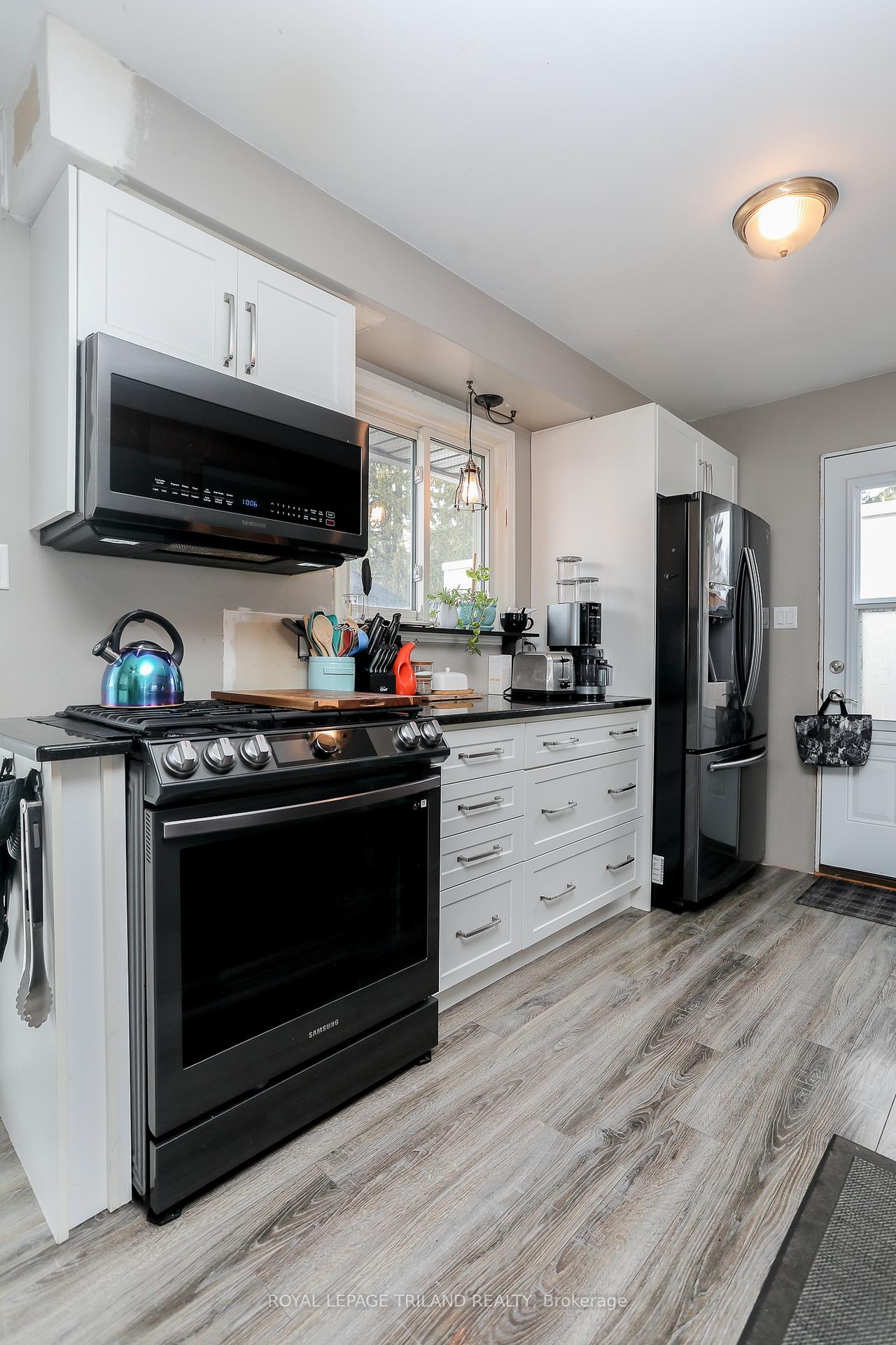 Photo 13 of 139 Coulter Avenue, Central Elgin, Rural Central Elgin — HOMEH