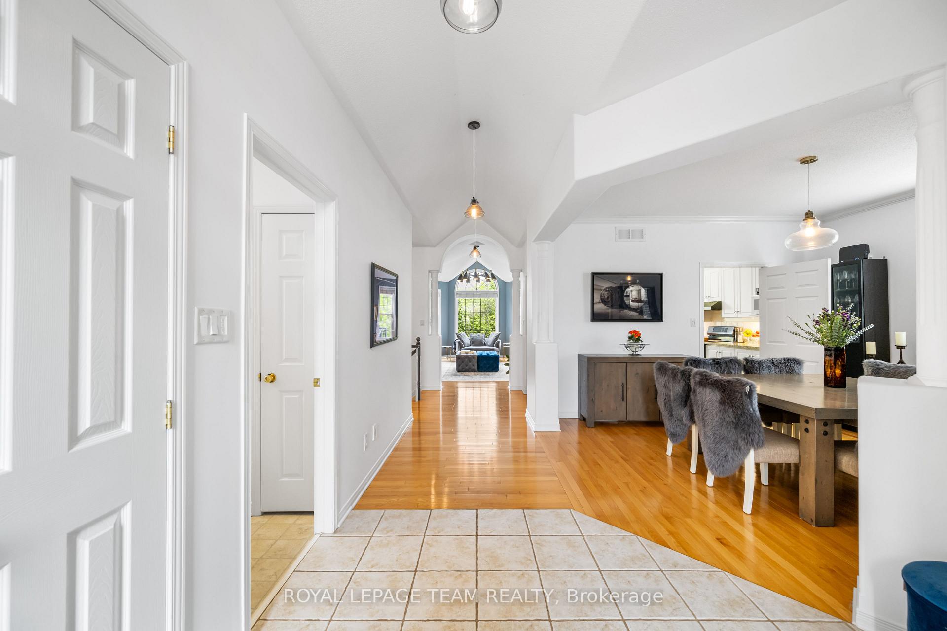 Photo 3 of 22 Leatherwood Crescent, Ottawa, Barrhaven - Stonebridge — HOMEH