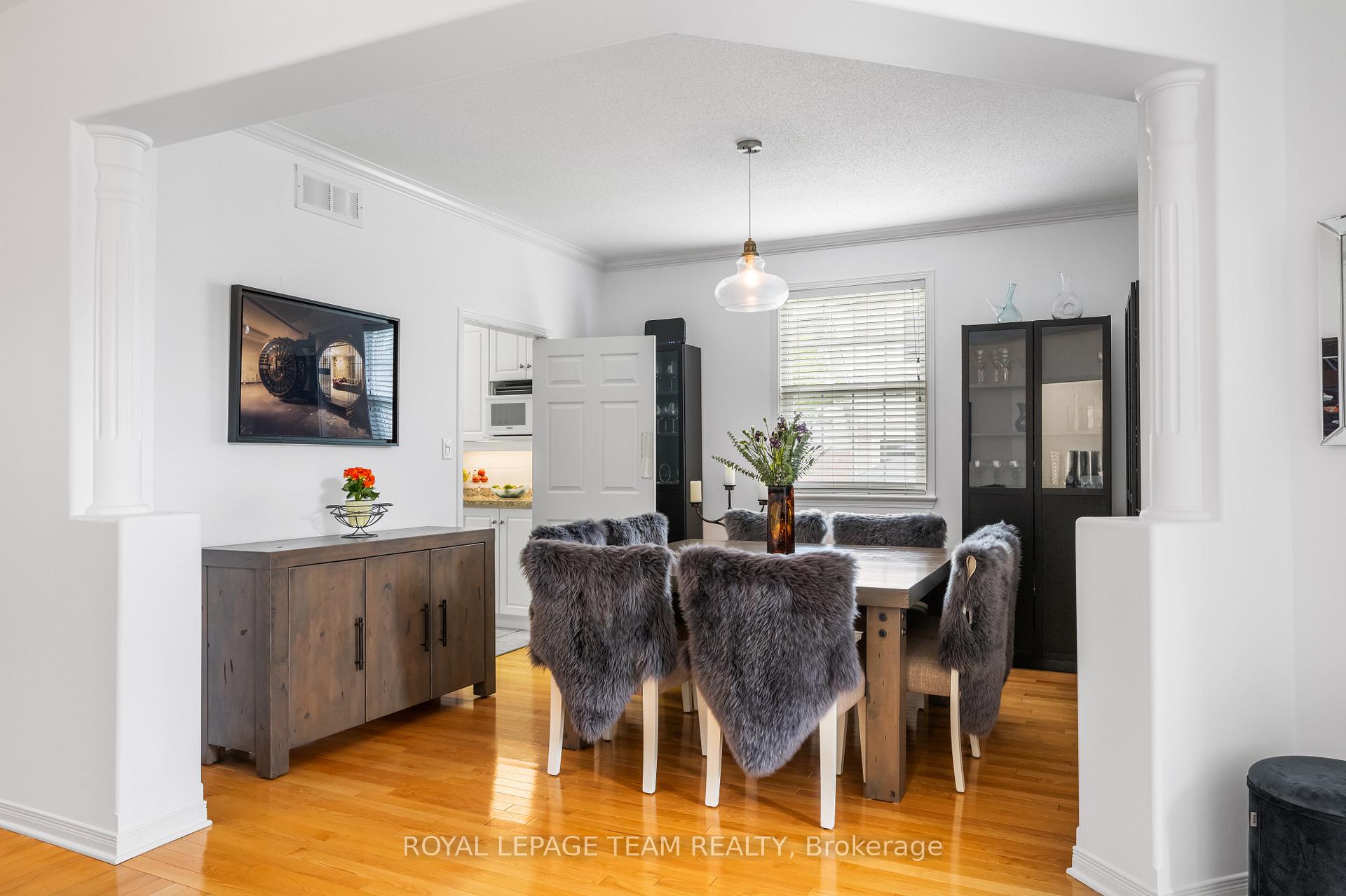 Photo 4 of 22 Leatherwood Crescent, Ottawa, Barrhaven - Stonebridge — HOMEH