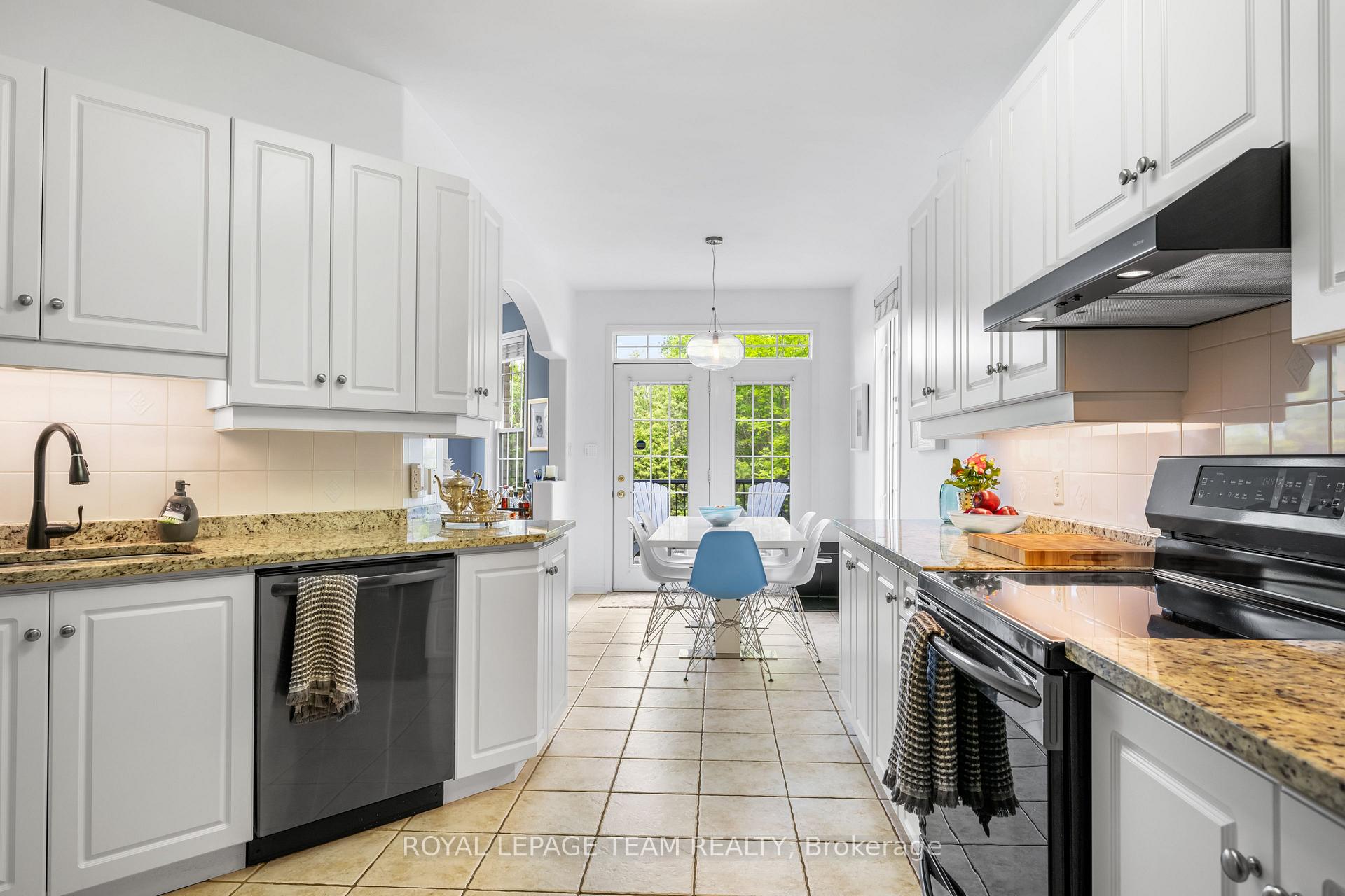 Photo 5 of 22 Leatherwood Crescent, Ottawa, Barrhaven - Stonebridge — HOMEH