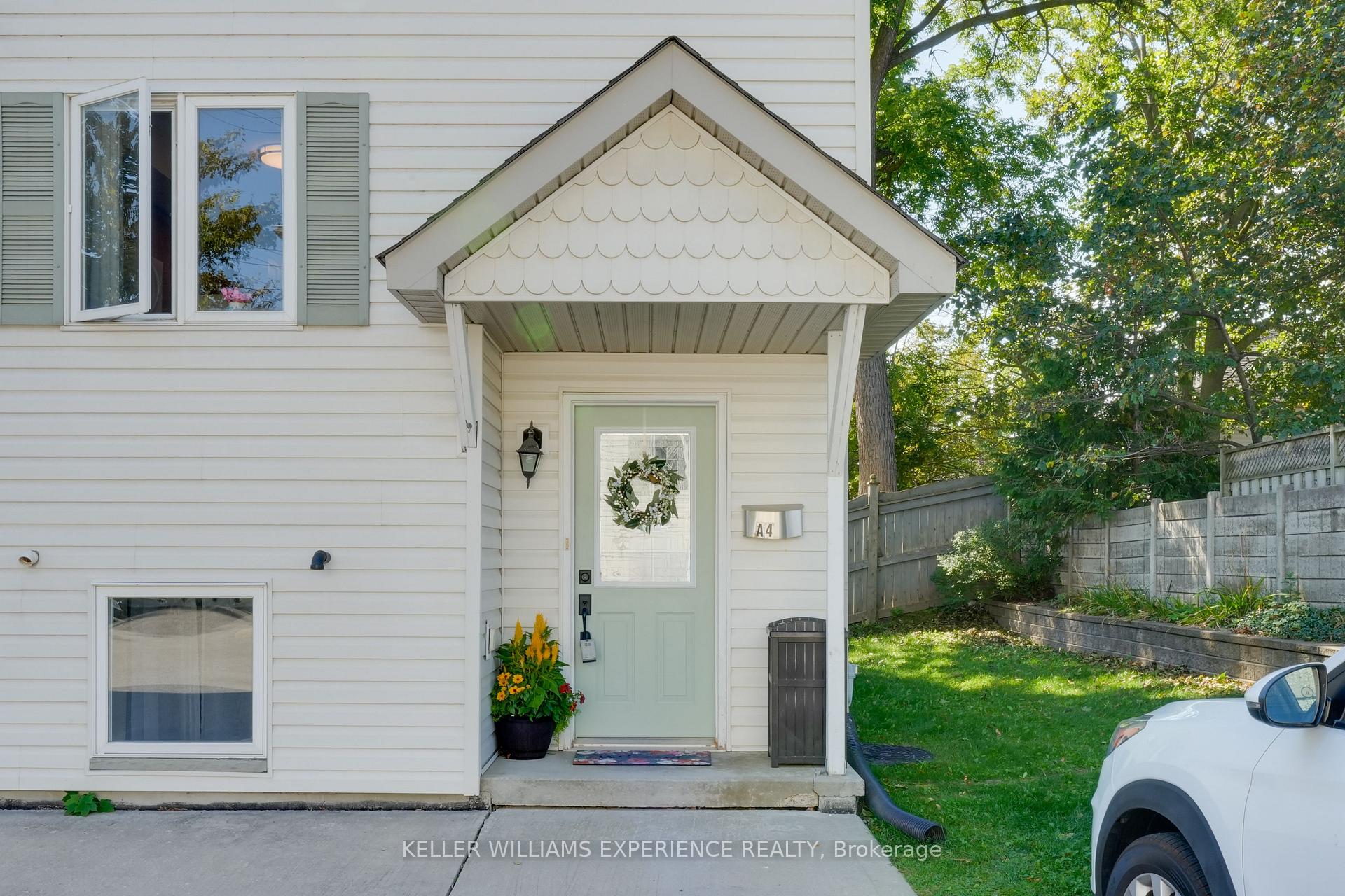Photo 2 of Unit A4, 440 Yonge Street, Barrie, Painswick North — HOMEH