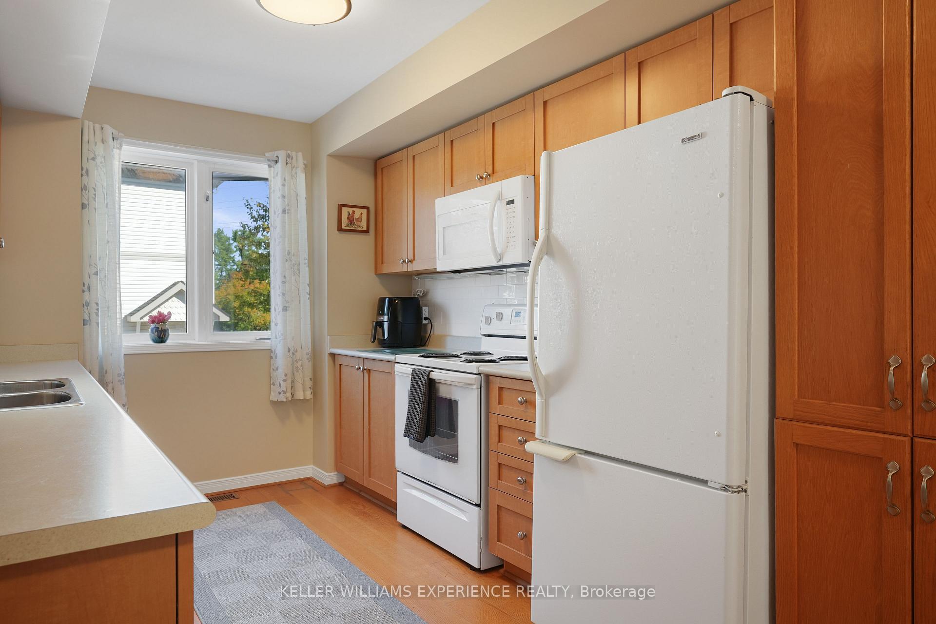 Photo 9 of Unit A4, 440 Yonge Street, Barrie, Painswick North — HOMEH
