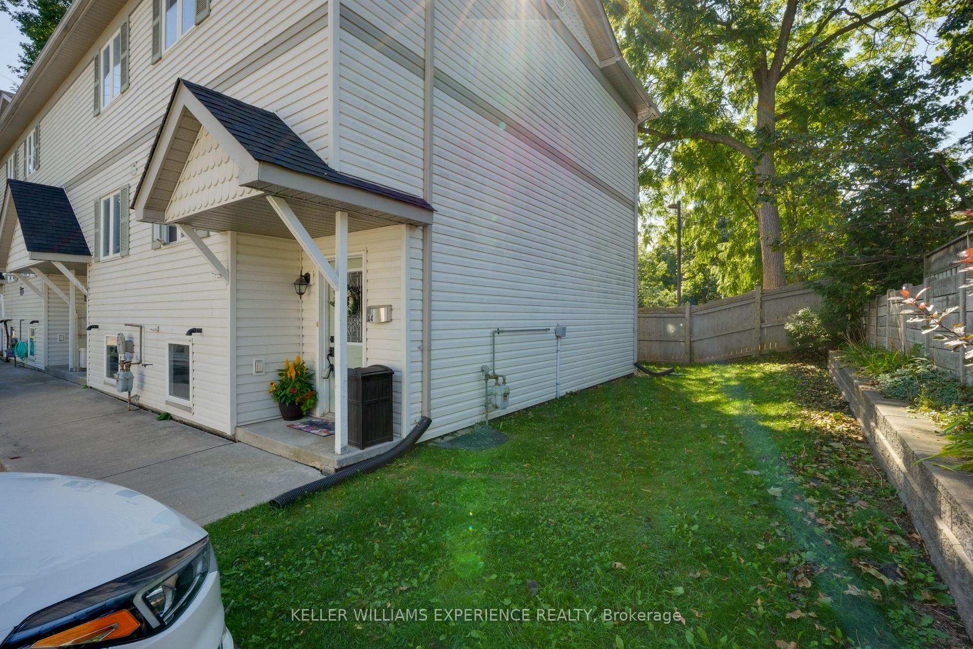 Photo 28 of Unit A4, 440 Yonge Street, Barrie, Painswick North — HOMEH