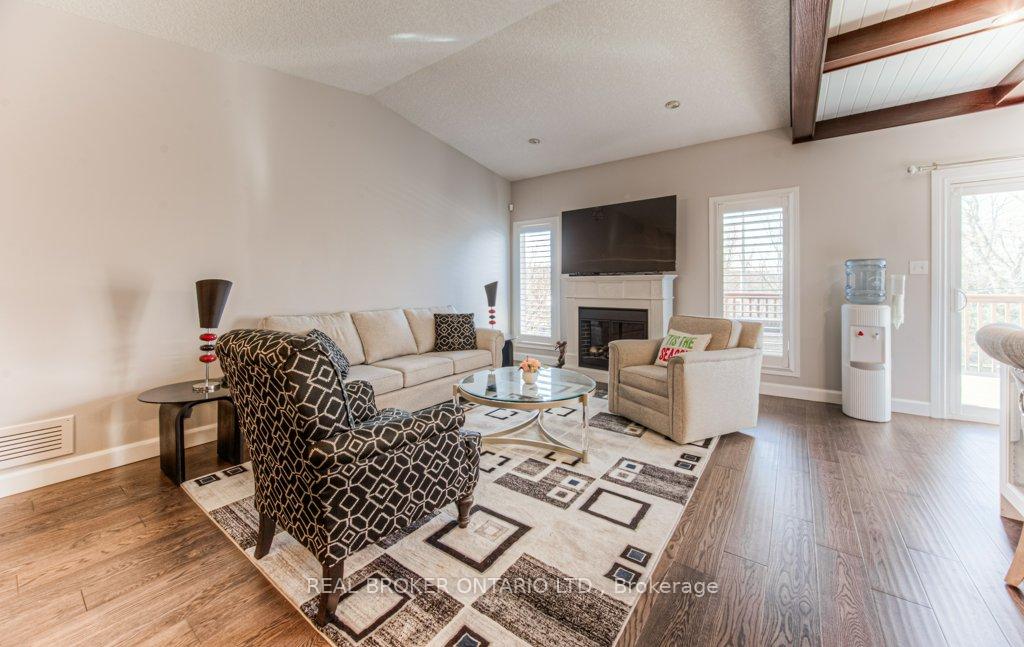 Photo 10 of Unit 4, 900 Doon Village Road, Kitchener — HOMEH