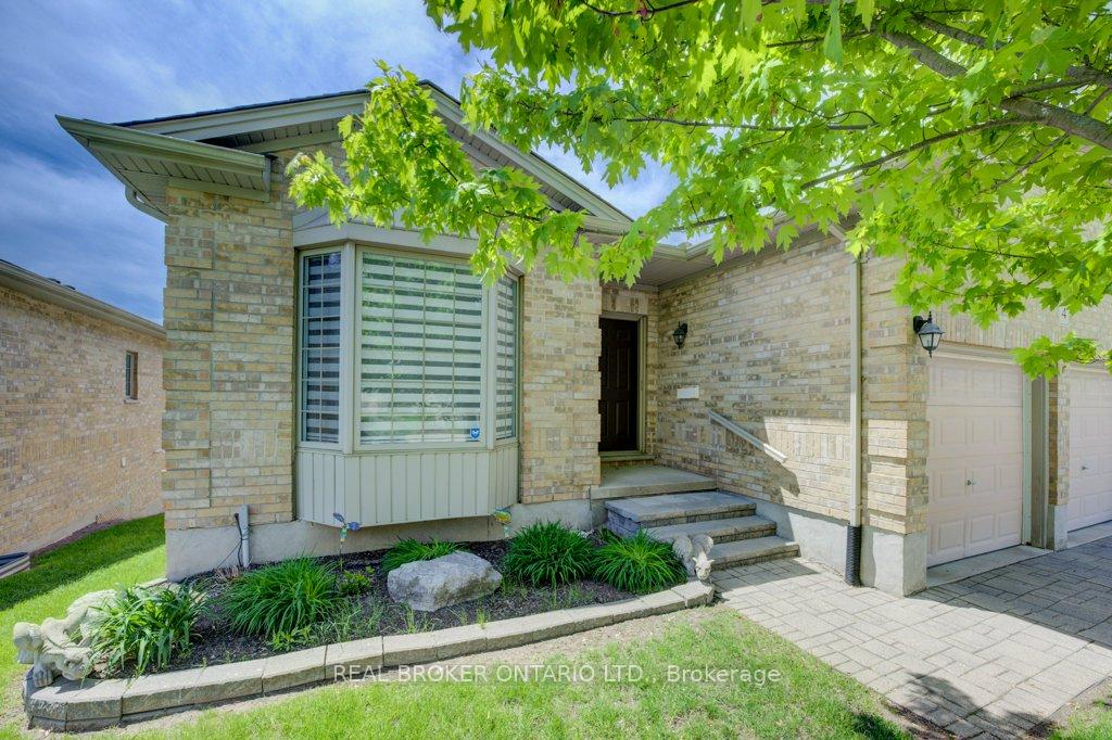 Photo 23 of Unit 4, 900 Doon Village Road, Kitchener — HOMEH