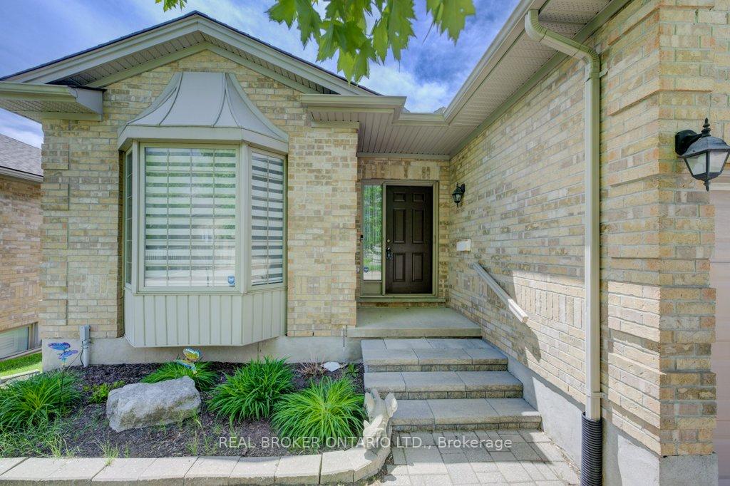 Photo 24 of Unit 4, 900 Doon Village Road, Kitchener — HOMEH