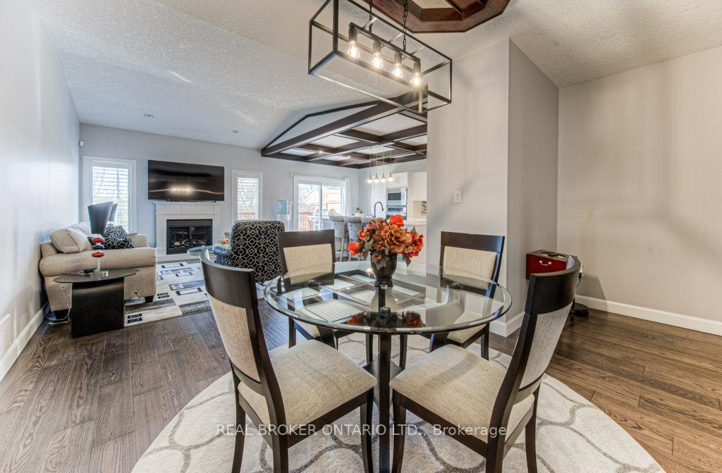 Photo 27 of Unit 4, 900 Doon Village Road, Kitchener — HOMEH