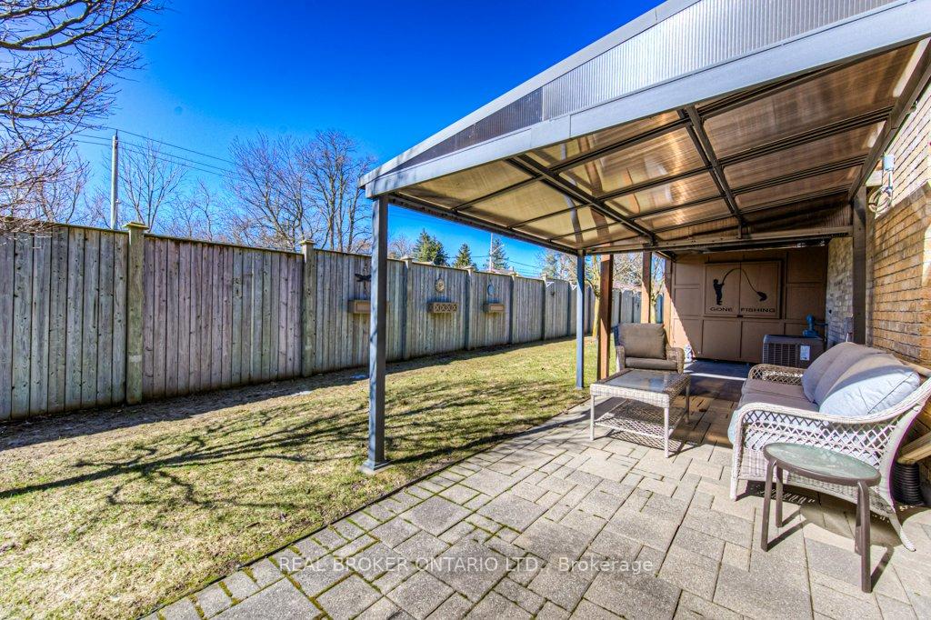 Photo 44 of Unit 4, 900 Doon Village Road, Kitchener — HOMEH