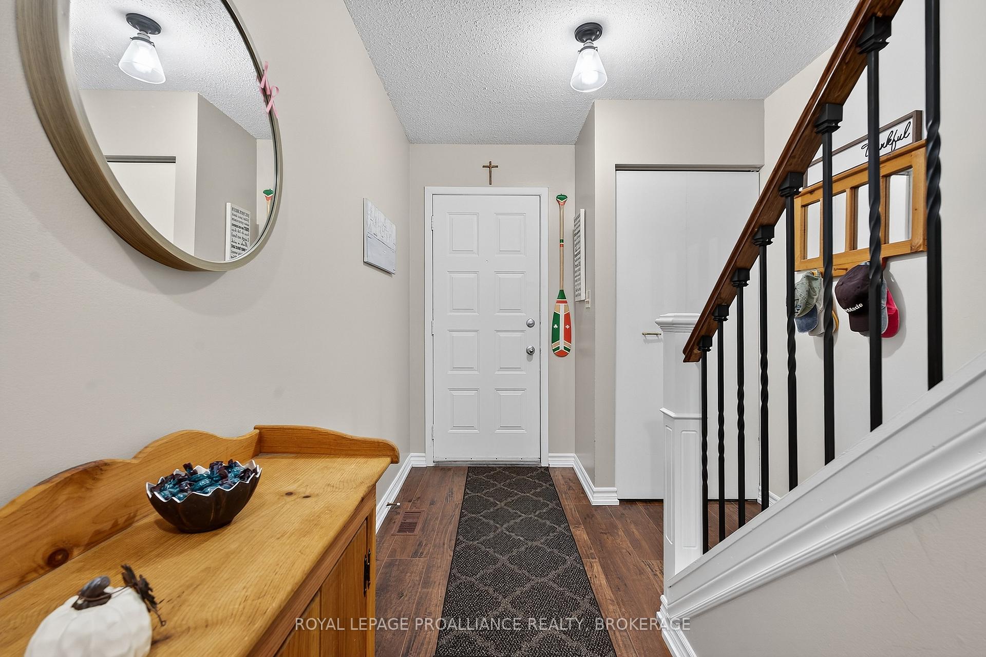 Photo 4 of 44 St Pauls Place, Kingston, West of Sir John A. Blvd — HOMEH