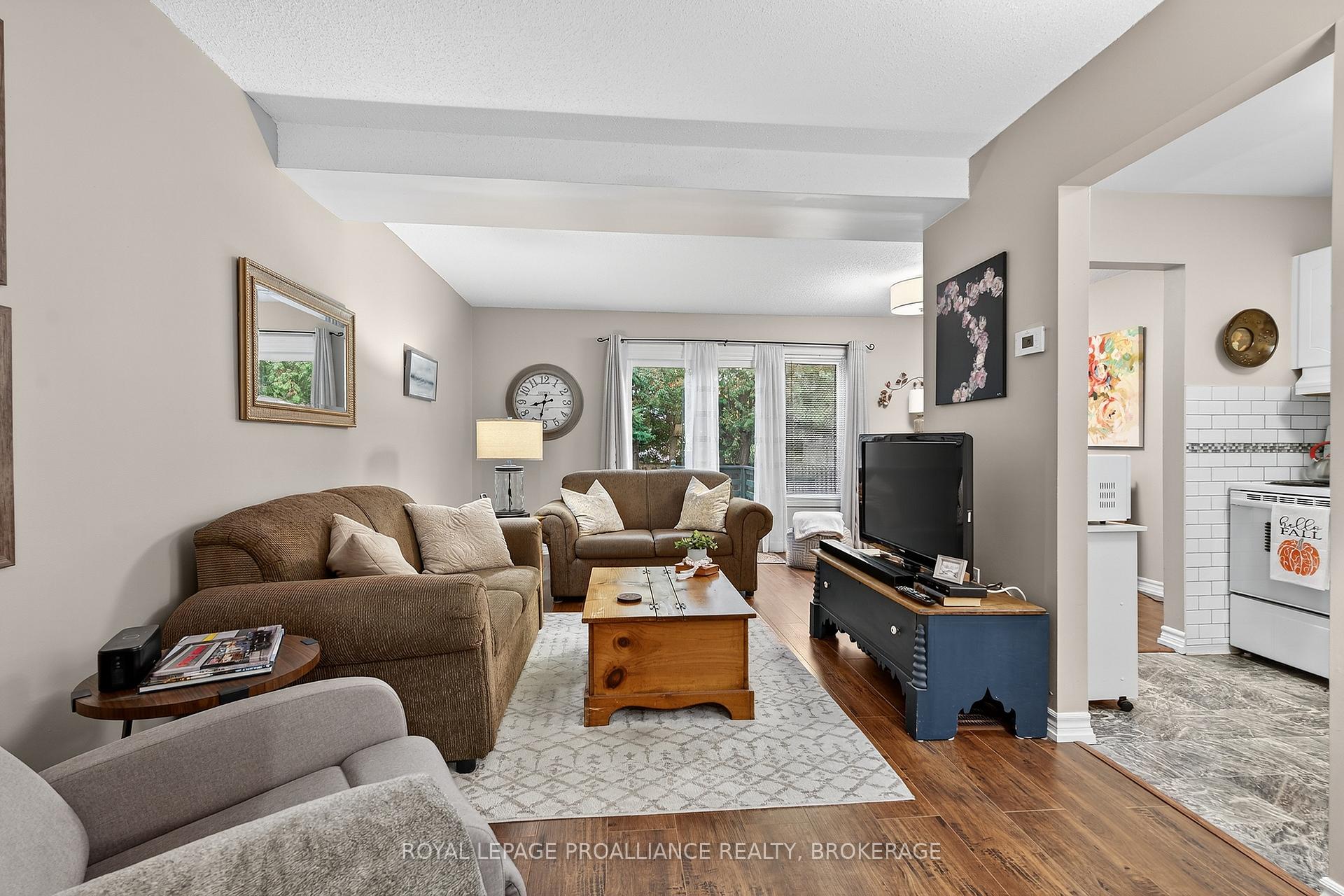 Photo 6 of 44 St Pauls Place, Kingston, West of Sir John A. Blvd — HOMEH