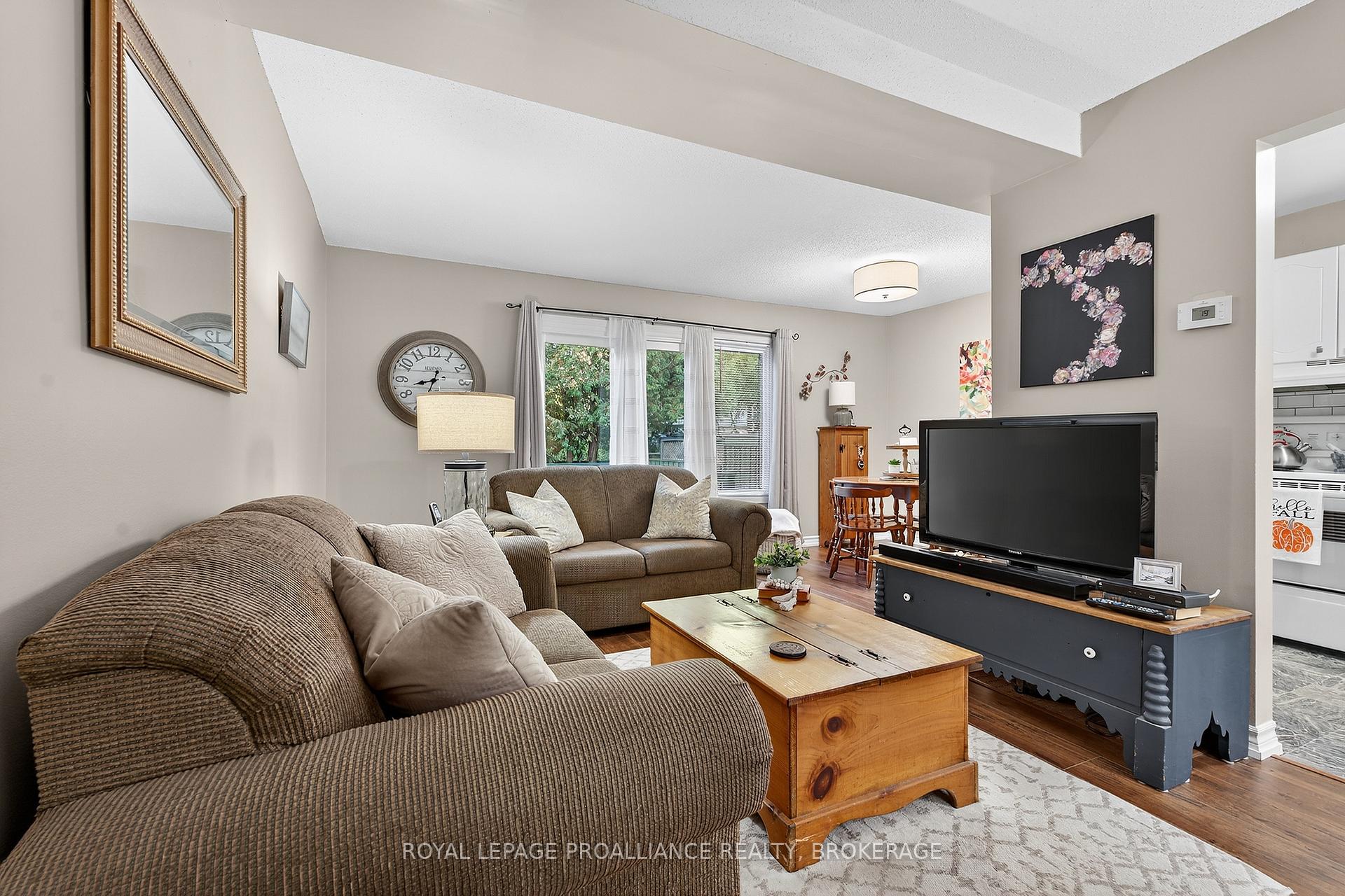 Photo 7 of 44 St Pauls Place, Kingston, West of Sir John A. Blvd — HOMEH
