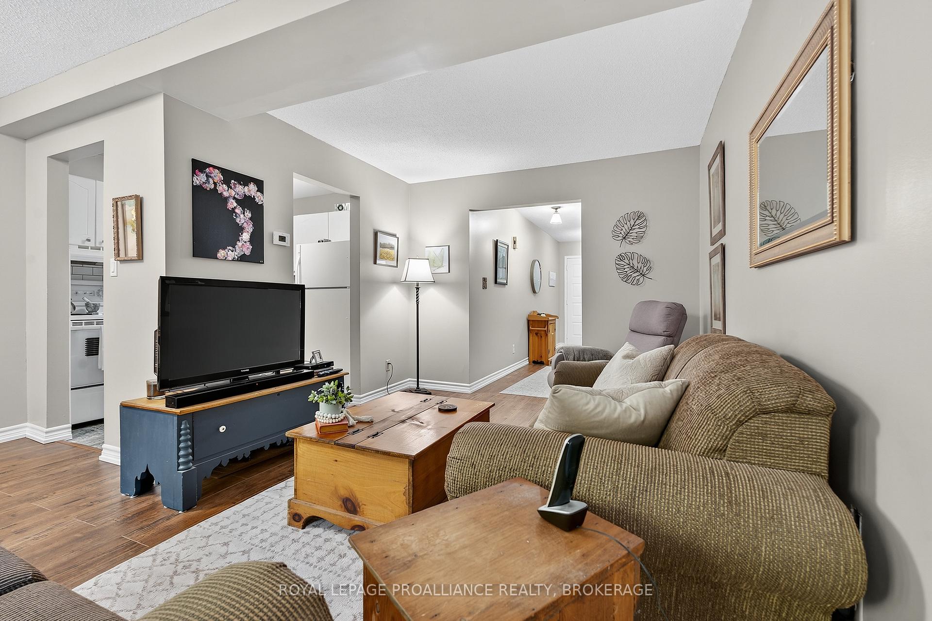 Photo 8 of 44 St Pauls Place, Kingston, West of Sir John A. Blvd — HOMEH