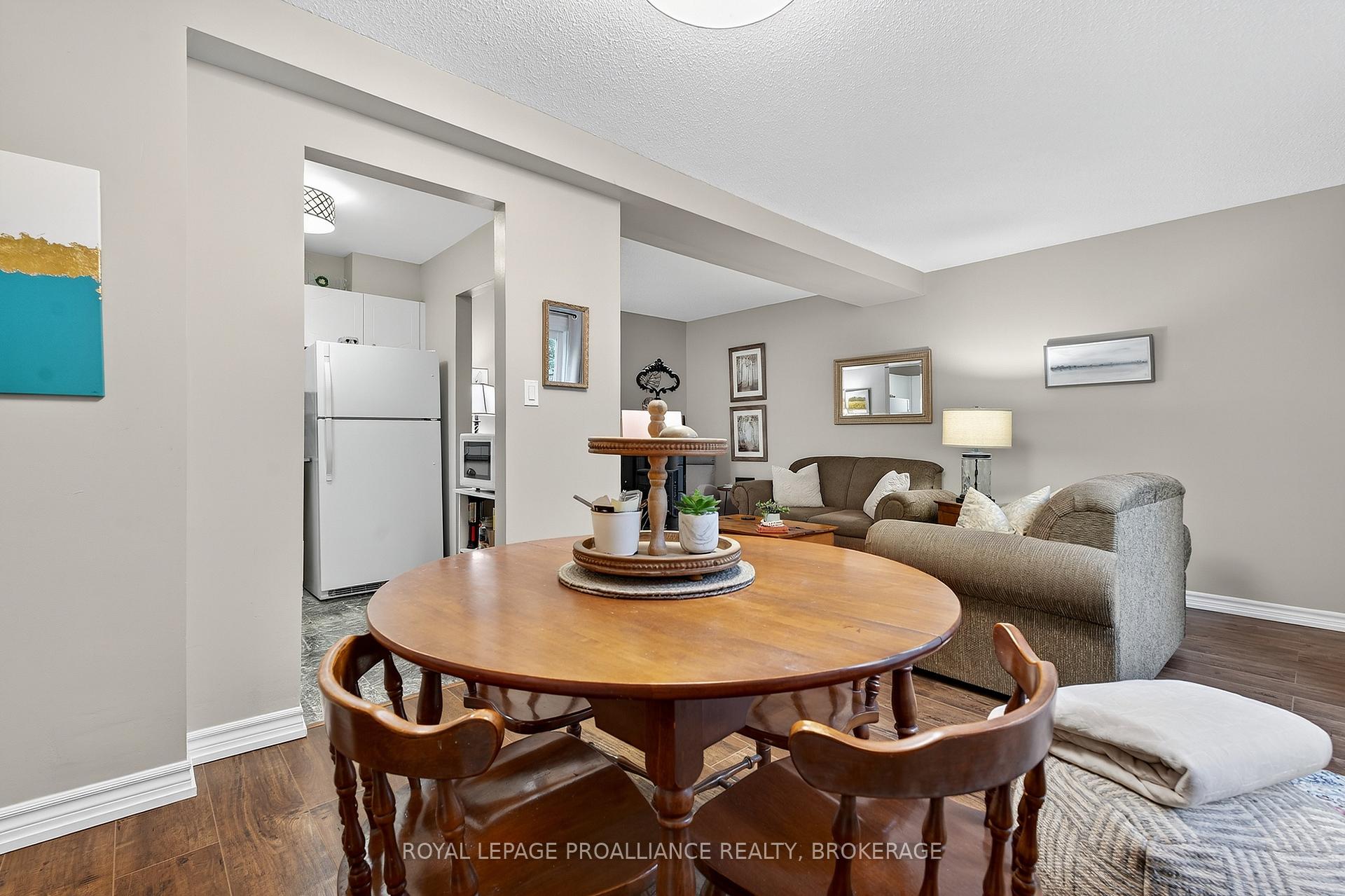 Photo 10 of 44 St Pauls Place, Kingston, West of Sir John A. Blvd — HOMEH