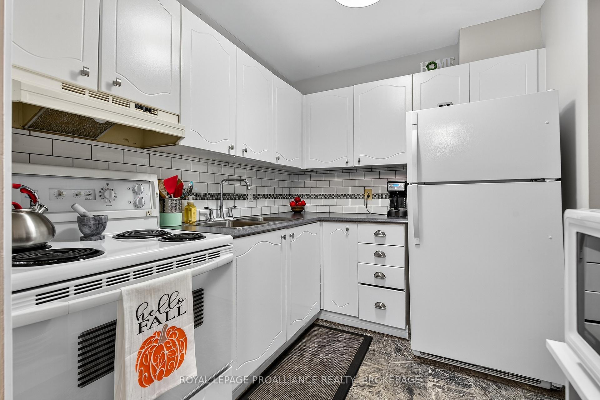 Photo 12 of 44 St Pauls Place, Kingston, West of Sir John A. Blvd — HOMEH