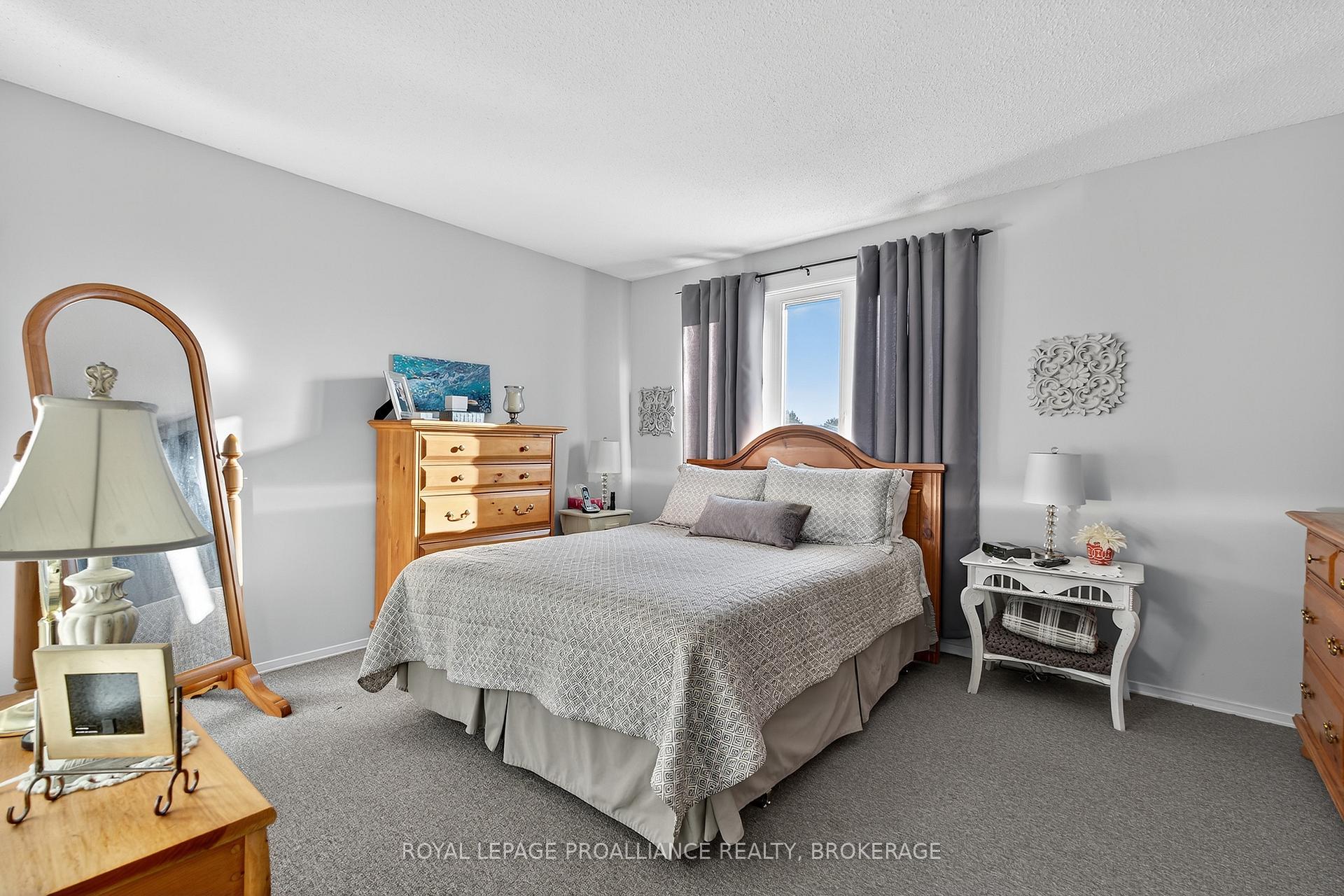 Photo 13 of 44 St Pauls Place, Kingston, West of Sir John A. Blvd — HOMEH