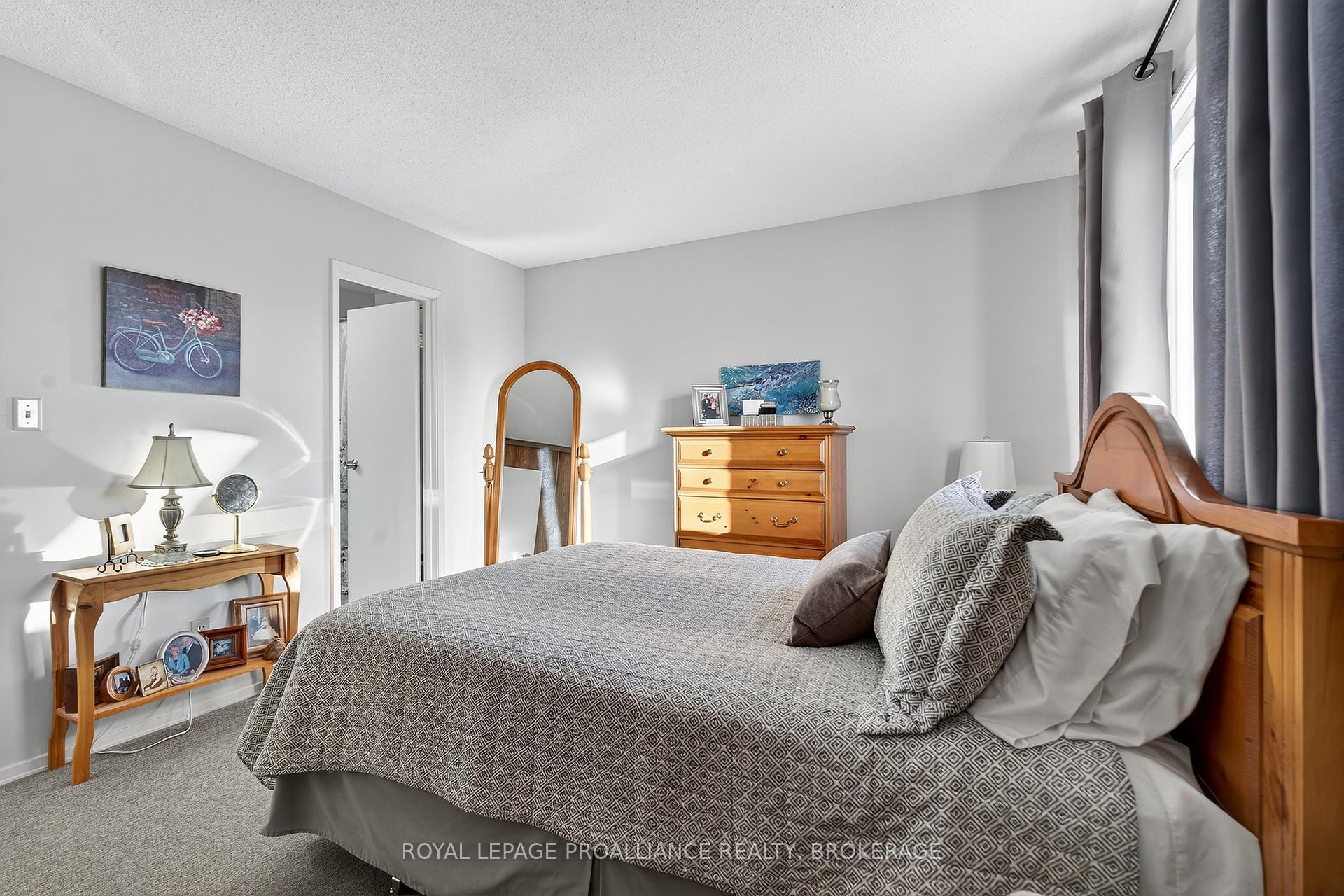 Photo 14 of 44 St Pauls Place, Kingston, West of Sir John A. Blvd — HOMEH