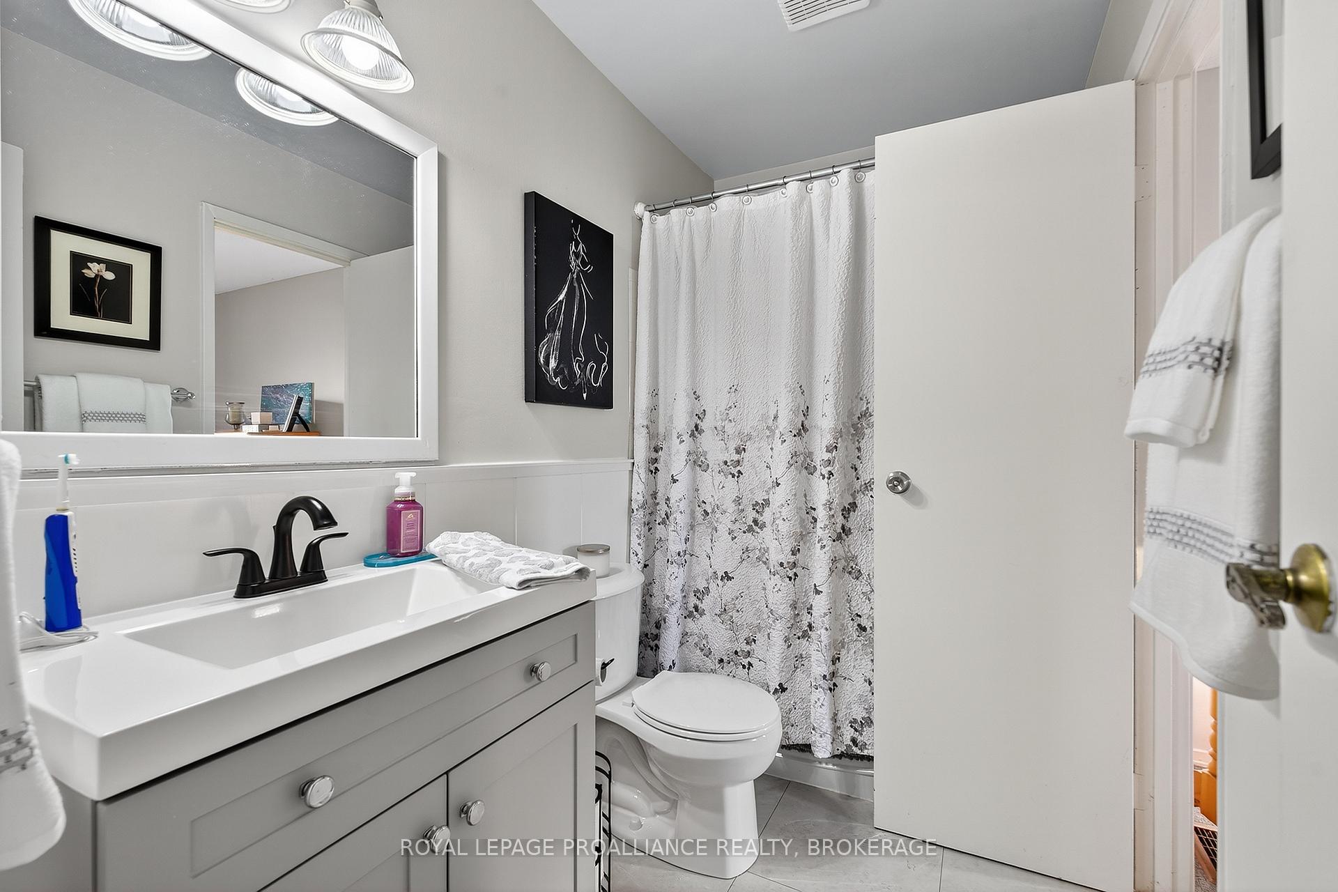 Photo 15 of 44 St Pauls Place, Kingston, West of Sir John A. Blvd — HOMEH