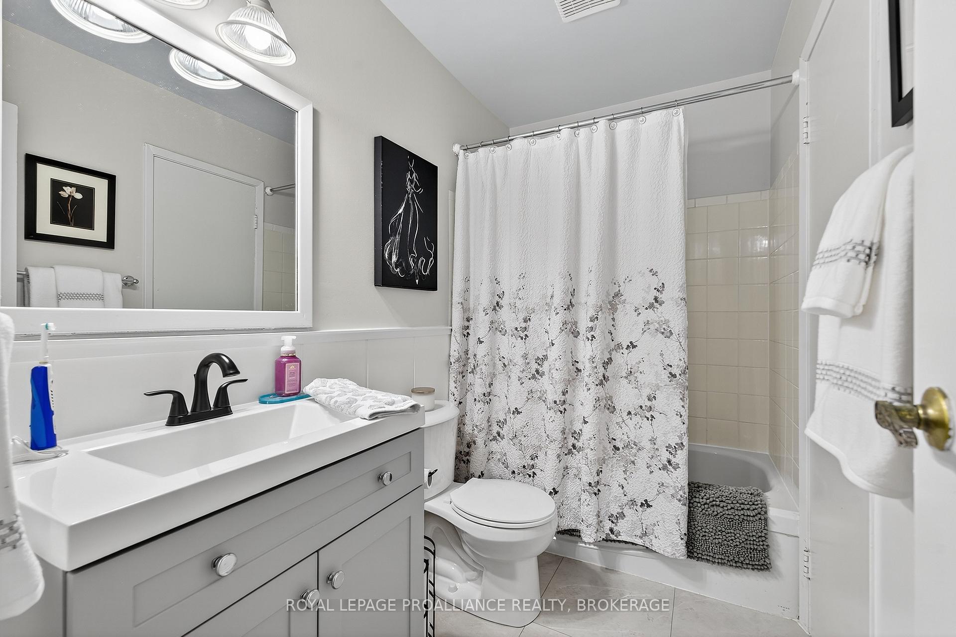 Photo 16 of 44 St Pauls Place, Kingston, West of Sir John A. Blvd — HOMEH