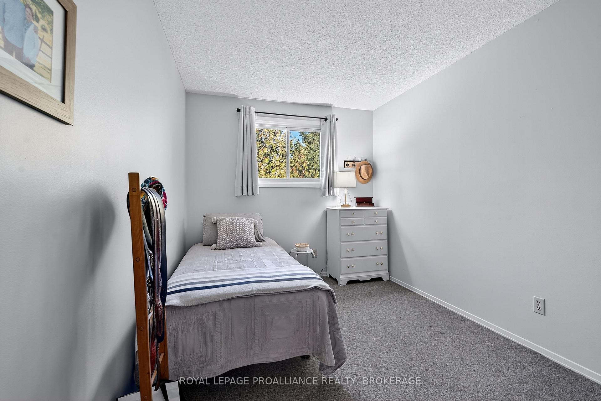 Photo 18 of 44 St Pauls Place, Kingston, West of Sir John A. Blvd — HOMEH