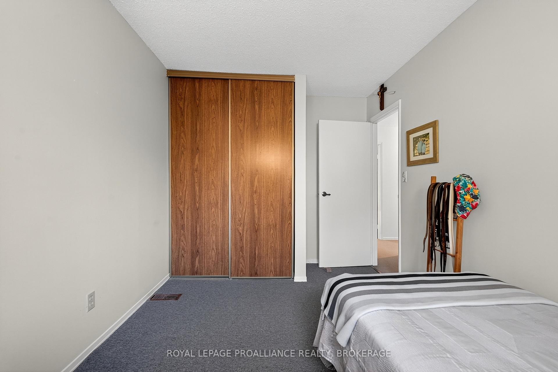 Photo 19 of 44 St Pauls Place, Kingston, West of Sir John A. Blvd — HOMEH