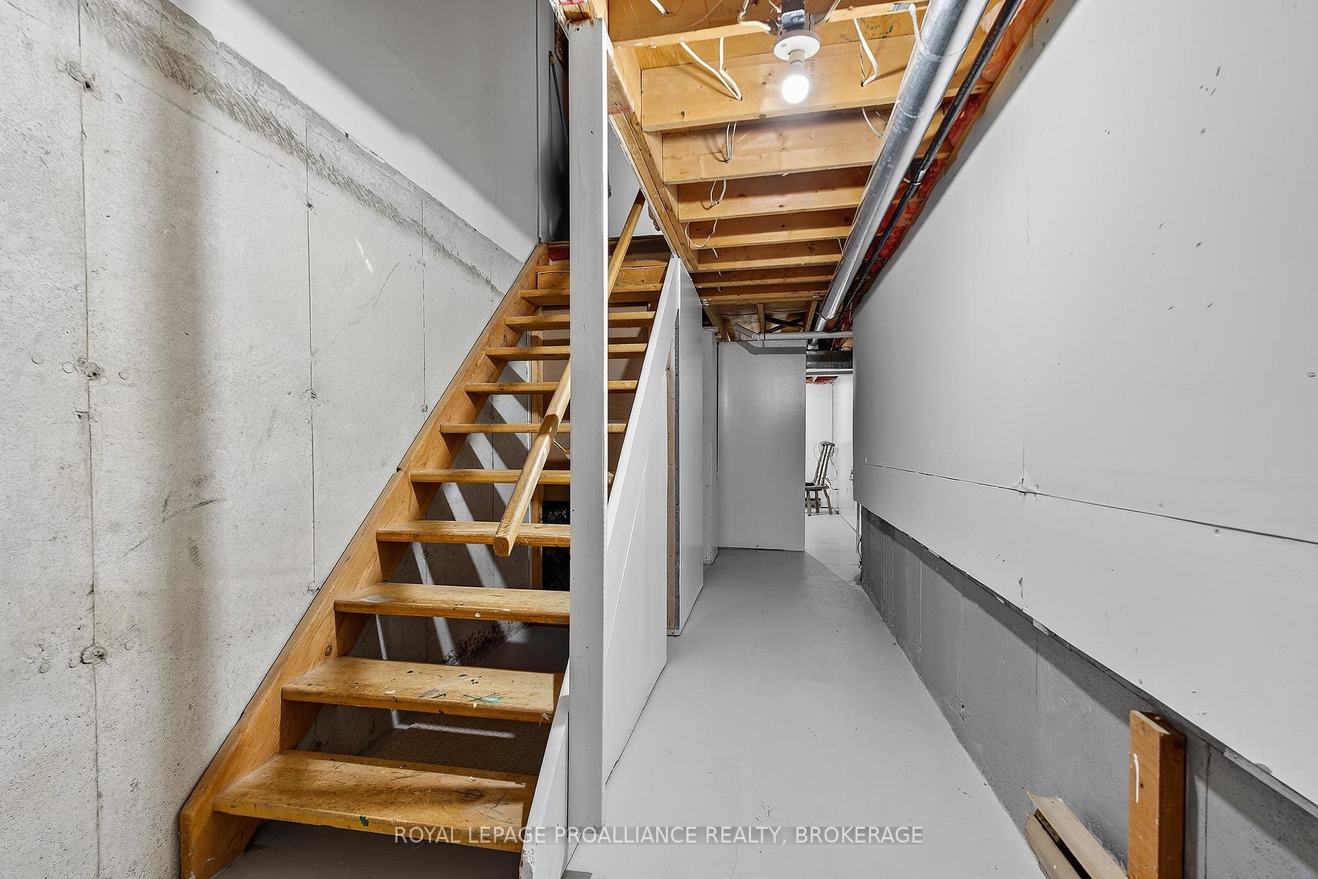 Photo 21 of 44 St Pauls Place, Kingston, West of Sir John A. Blvd — HOMEH