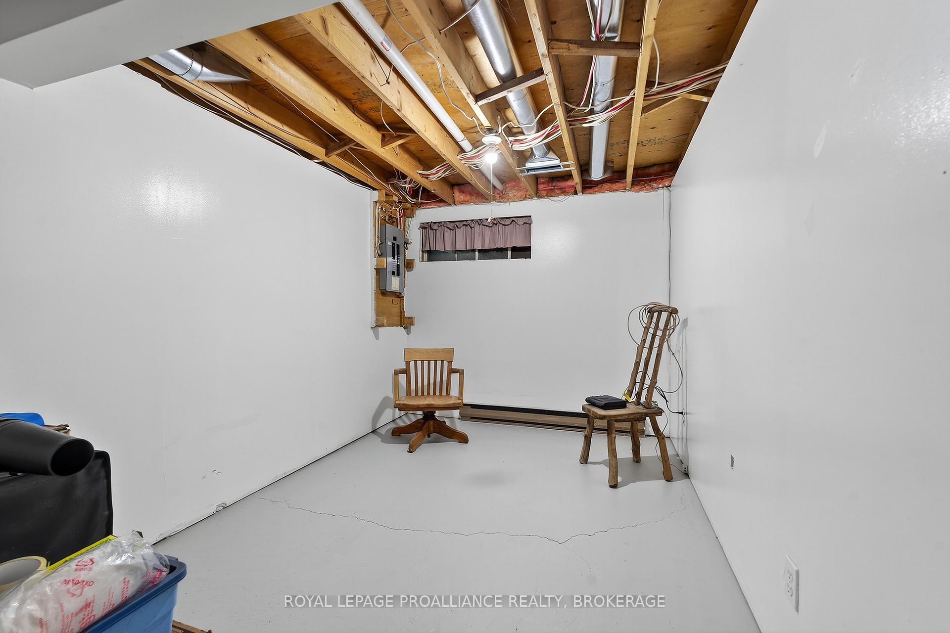Photo 22 of 44 St Pauls Place, Kingston, West of Sir John A. Blvd — HOMEH