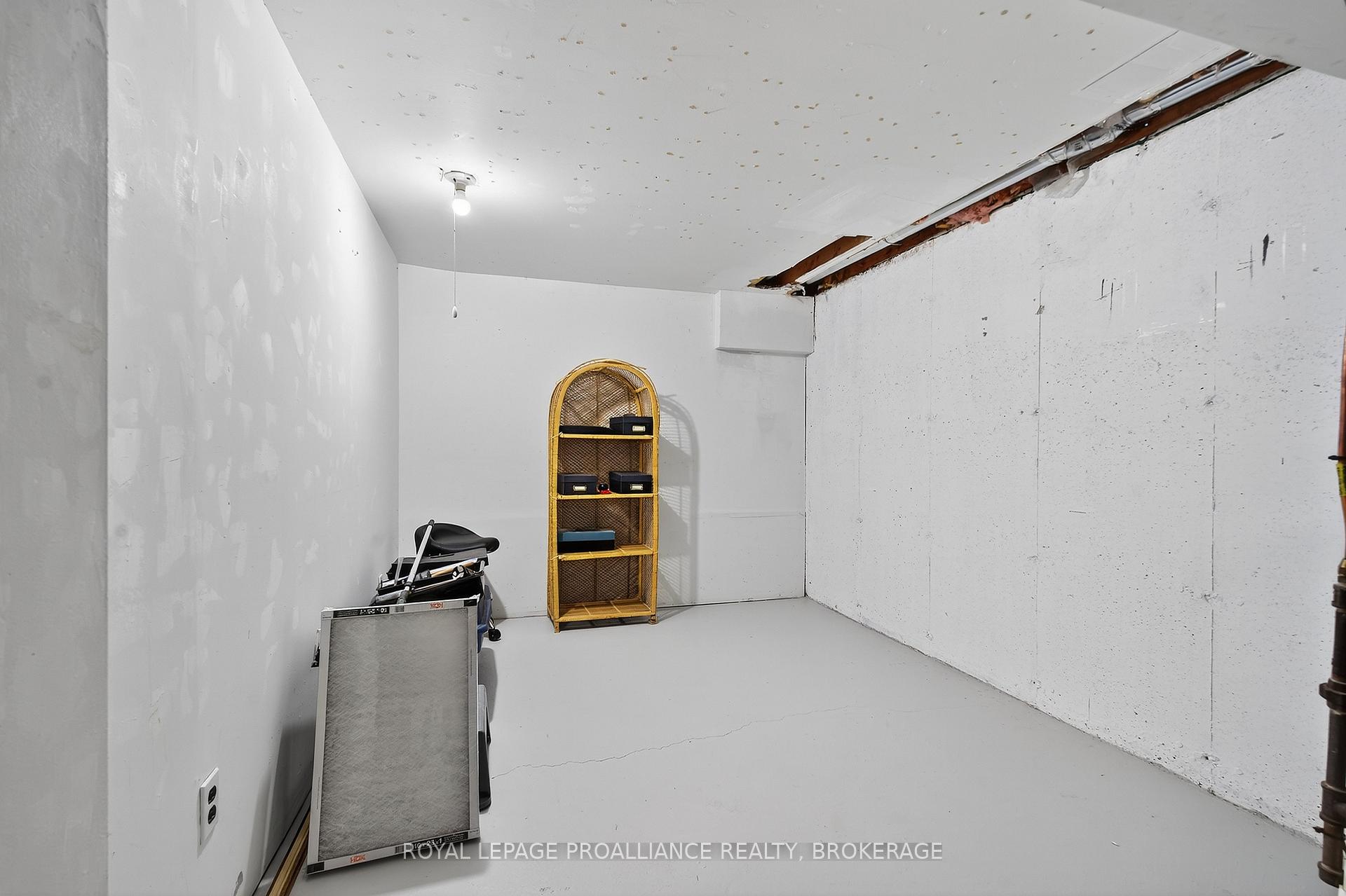 Photo 23 of 44 St Pauls Place, Kingston, West of Sir John A. Blvd — HOMEH