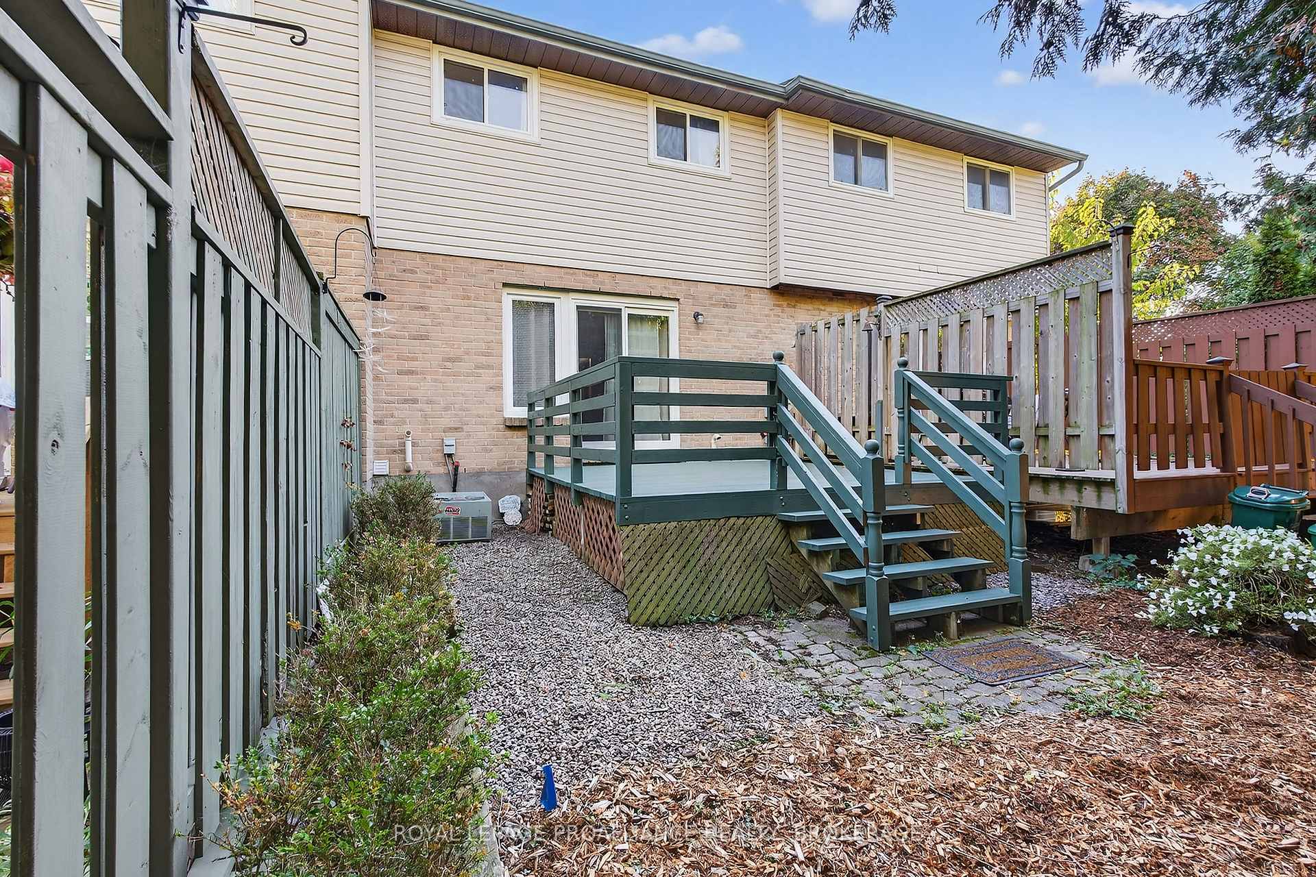 Photo 27 of 44 St Pauls Place, Kingston, West of Sir John A. Blvd — HOMEH