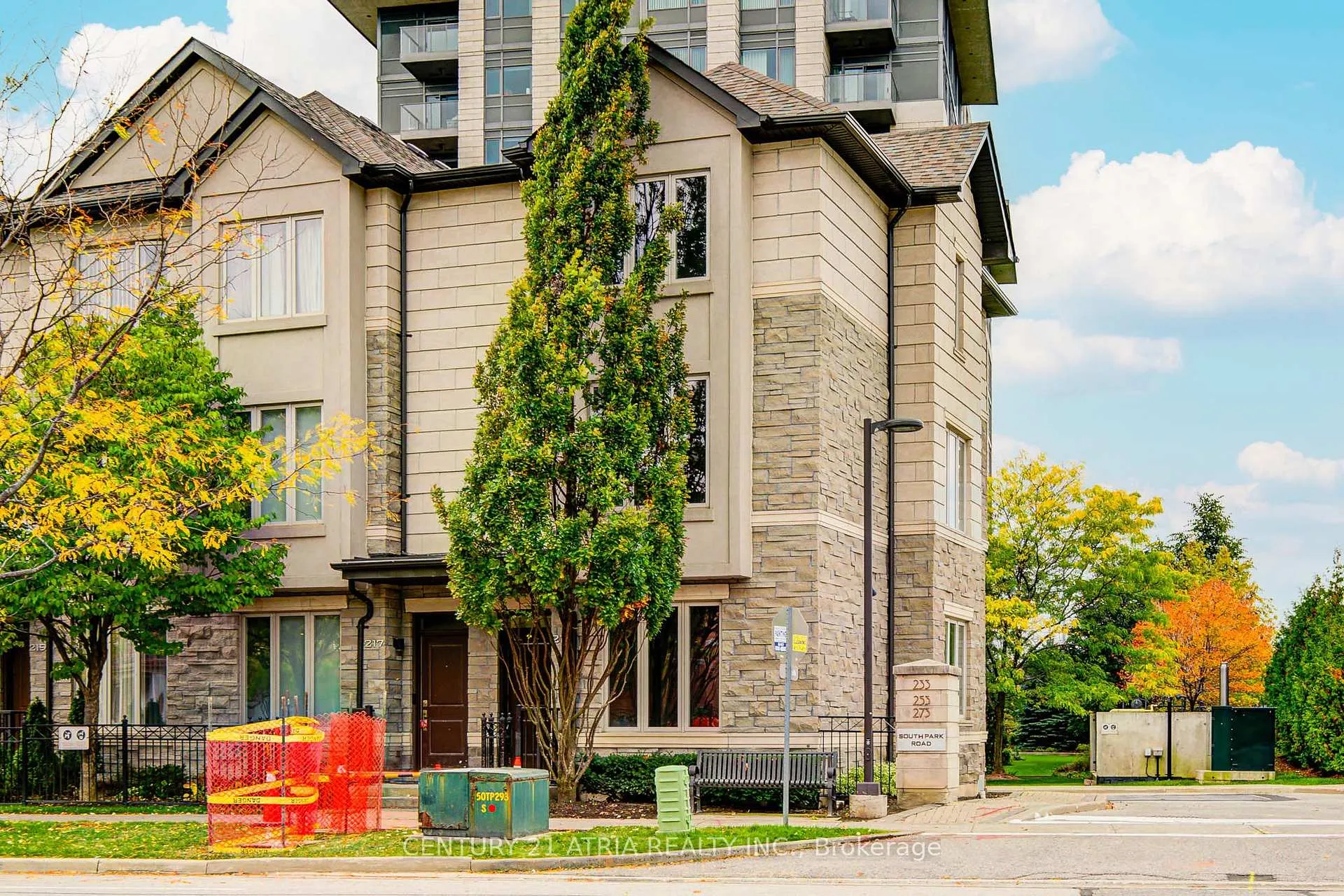 Photo 2 of 215 South park Road, Markham, Commerce Valley — HOMEH