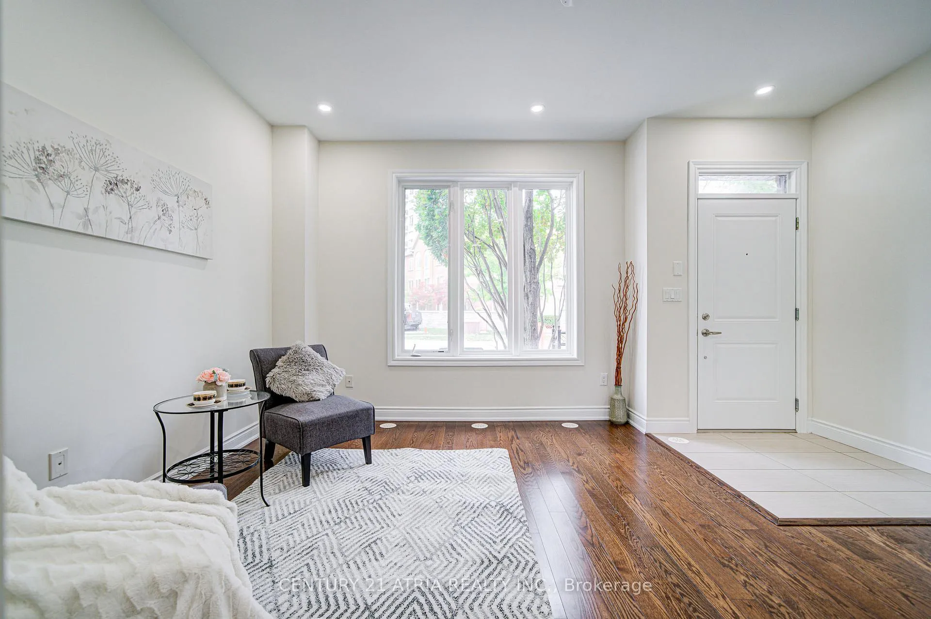 Photo 5 of 215 South park Road, Markham, Commerce Valley — HOMEH