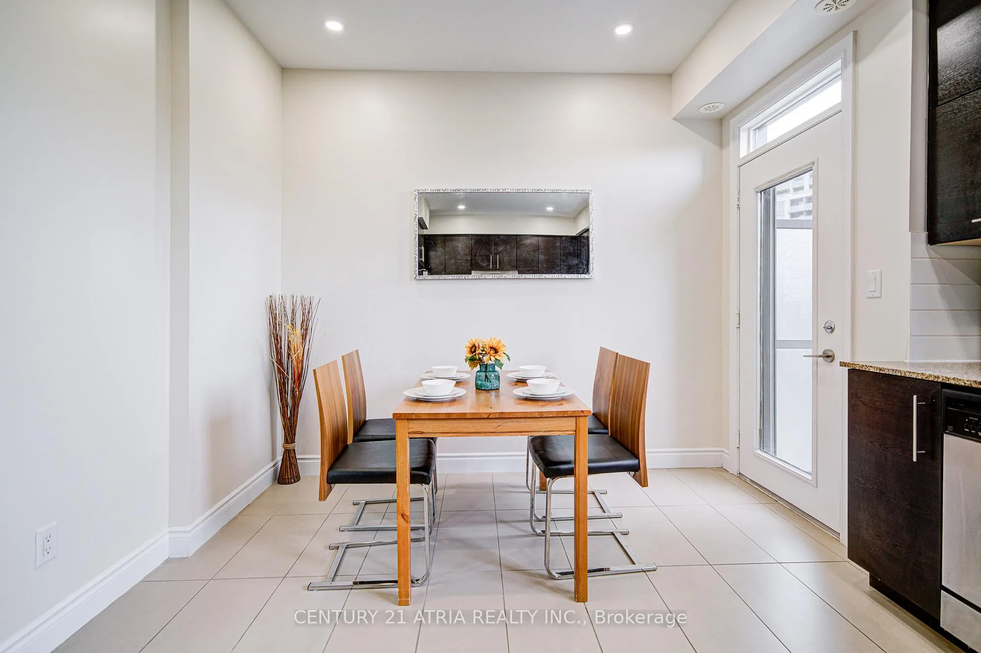 Photo 23 of 215 South park Road, Markham, Commerce Valley — HOMEH