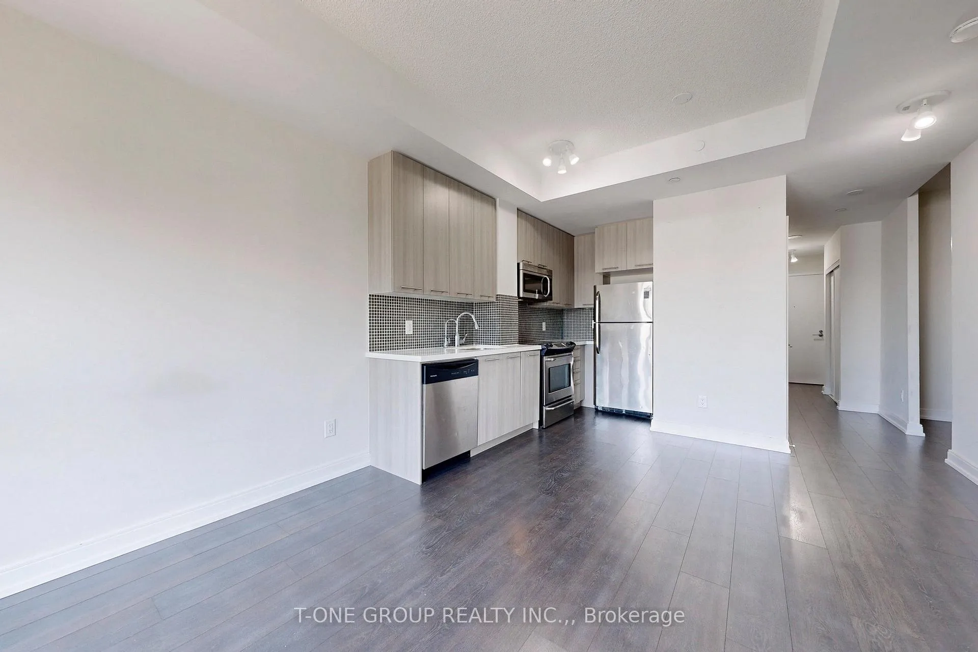 Photo 4 of Unit 606, 540 Bur Oak Avenue, Markham, Berczy — HOMEH
