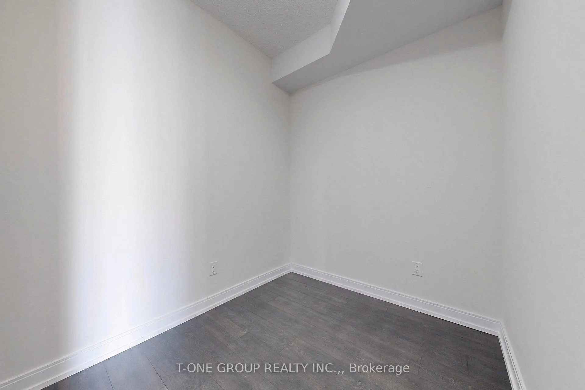 Photo 10 of Unit 606, 540 Bur Oak Avenue, Markham, Berczy — HOMEH